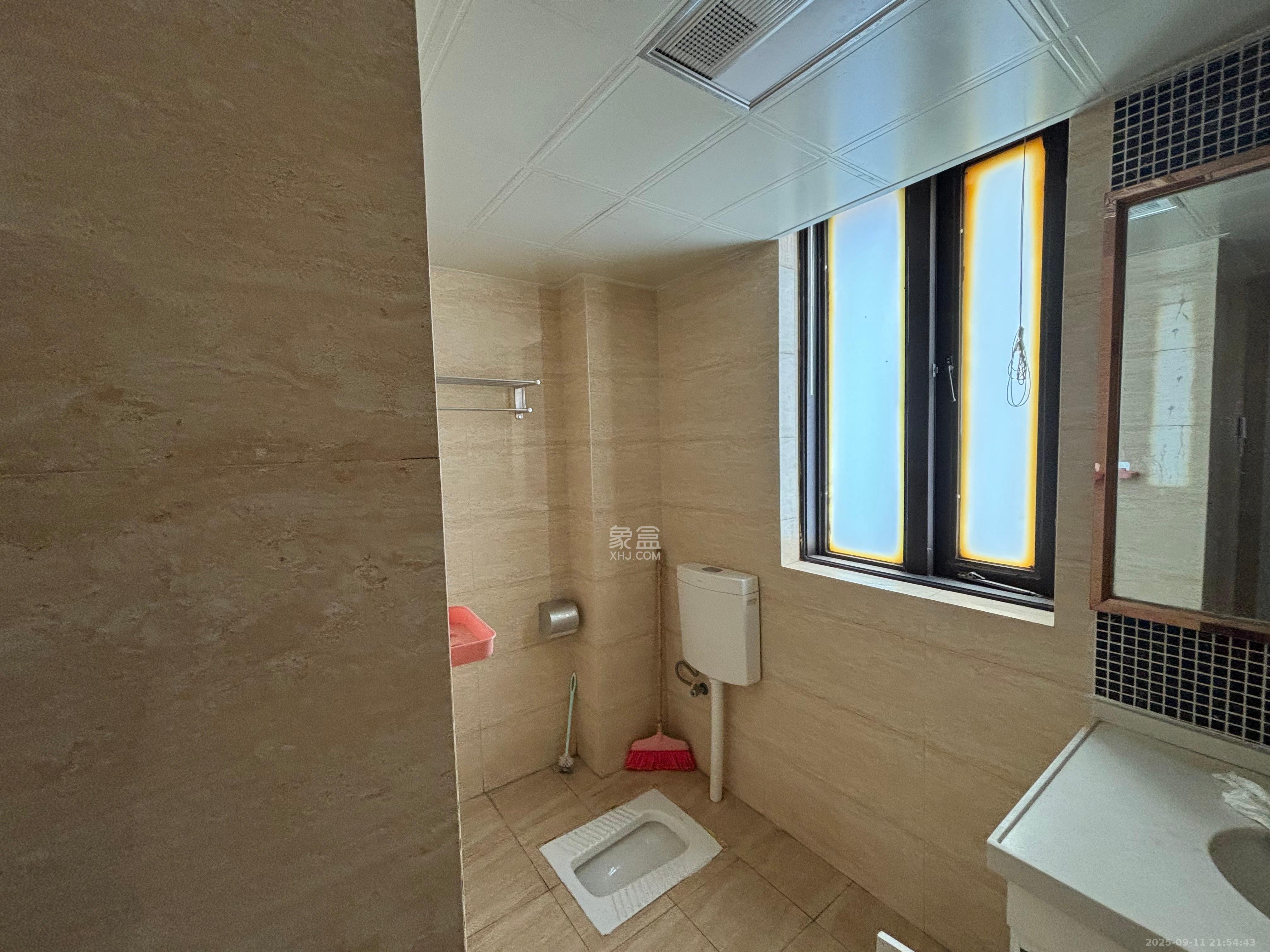 五江天街南区  3室2厅2卫    2200.0元/月室内图