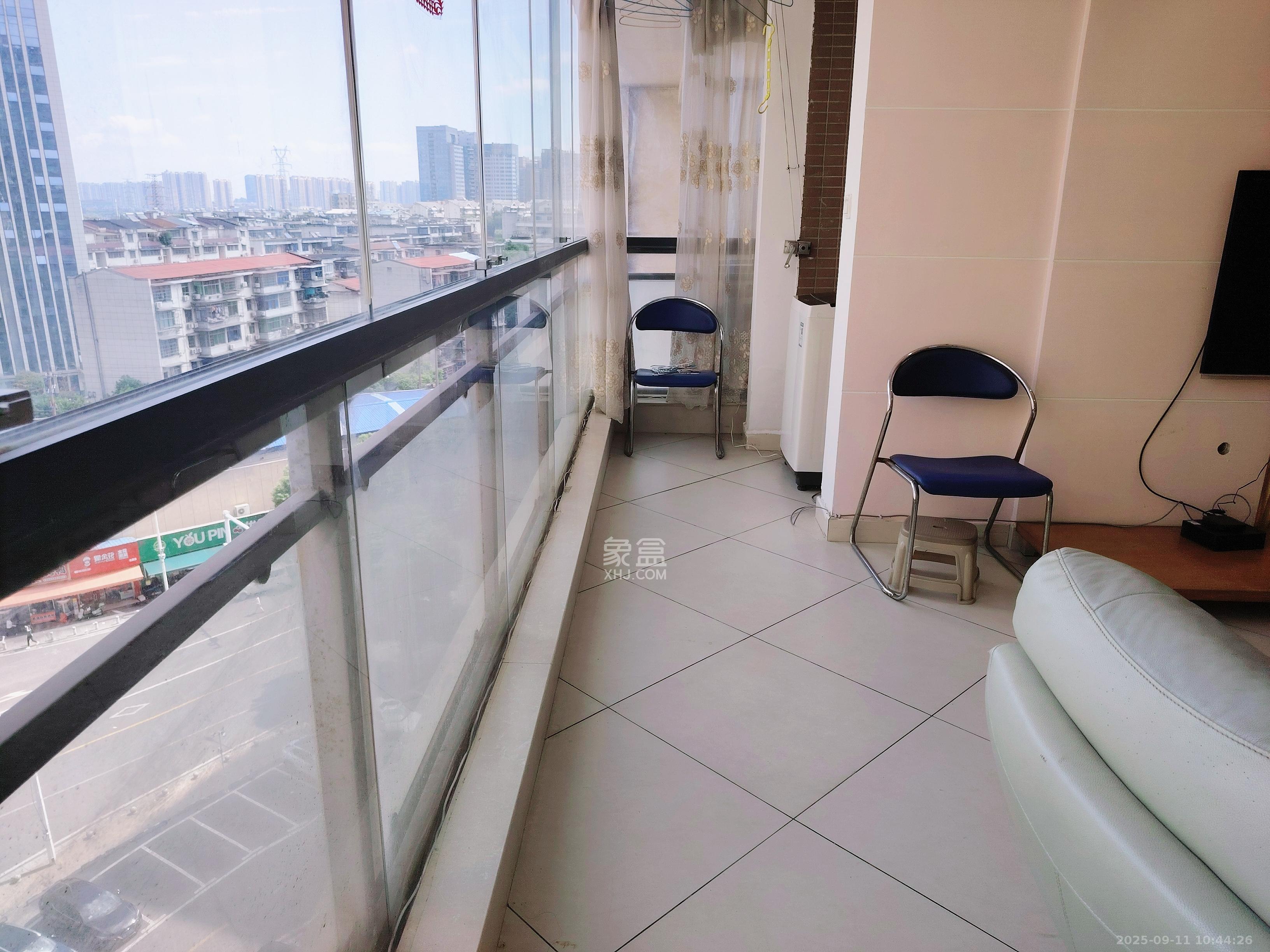 湘江北尚  3室2厅2卫    3400.0元/月 湘江北尚  3室2厅2卫    3400.0元/月室内图