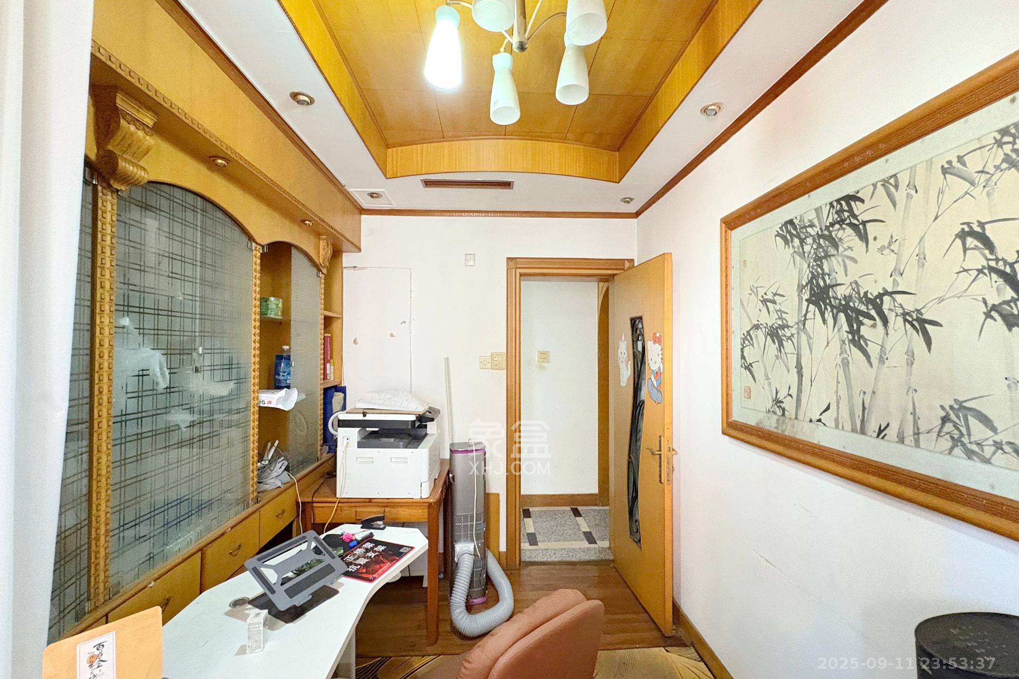 和光公寓  3室2厅2卫    82.8万 和光公寓  3室2厅2卫    82.8万卧室