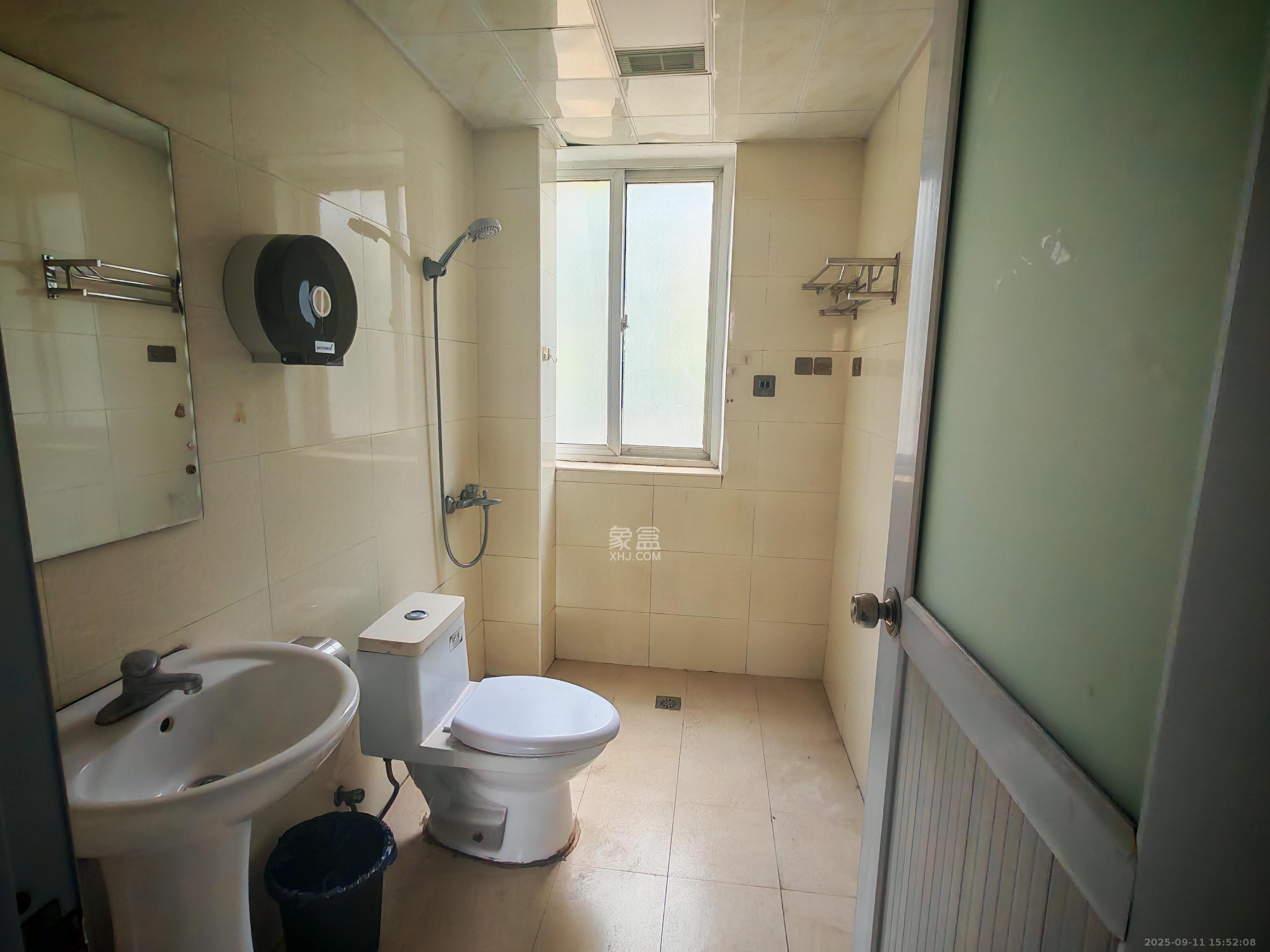 山语城一期 1室2厅2卫 2300.0元/月 山语城一期 1室2厅2卫 2300.0元/月室内图