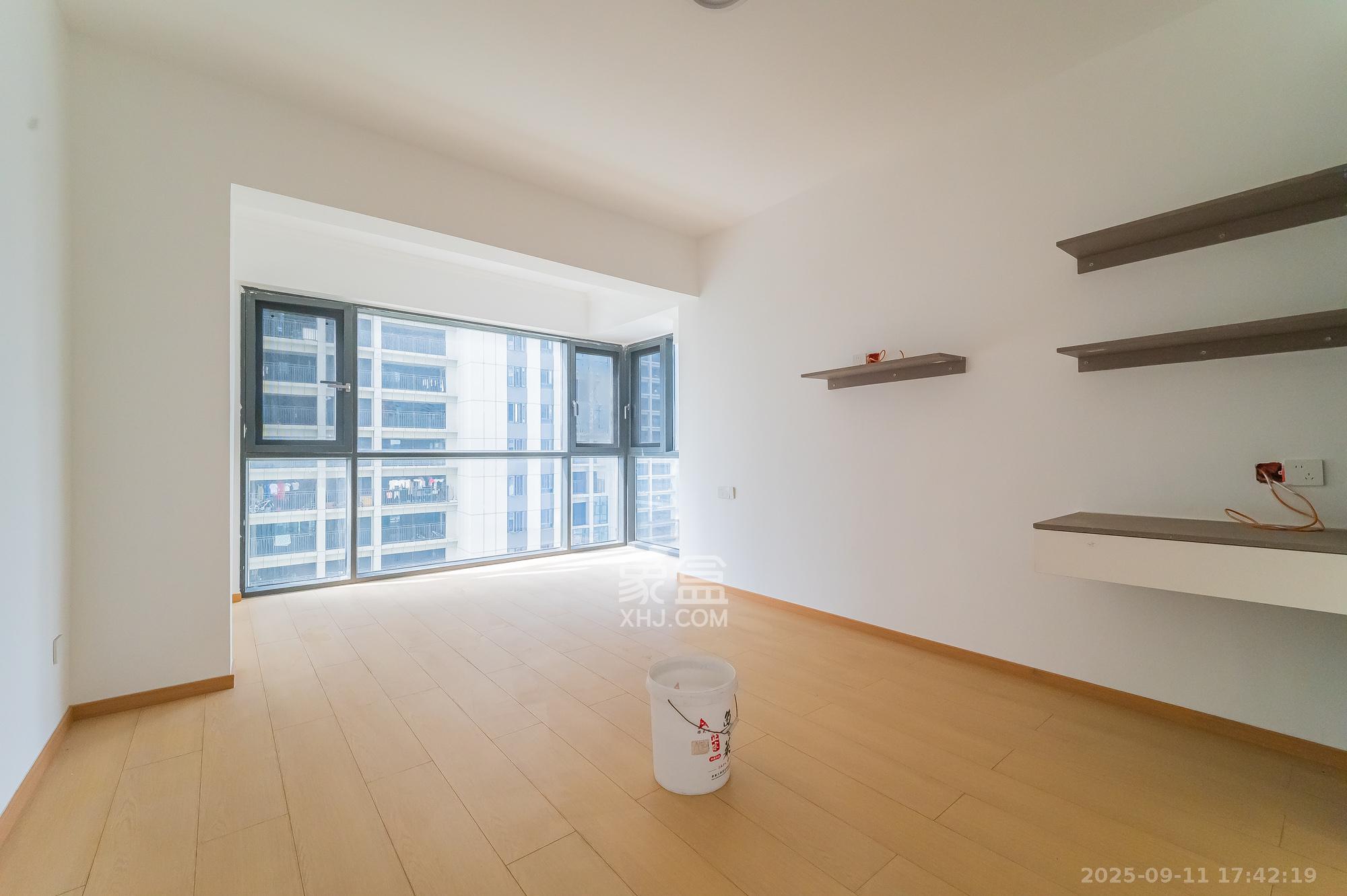 金辉优步星樾  3室2厅2卫    95.0万 金辉优步星樾  3室2厅2卫    95.0万卧室