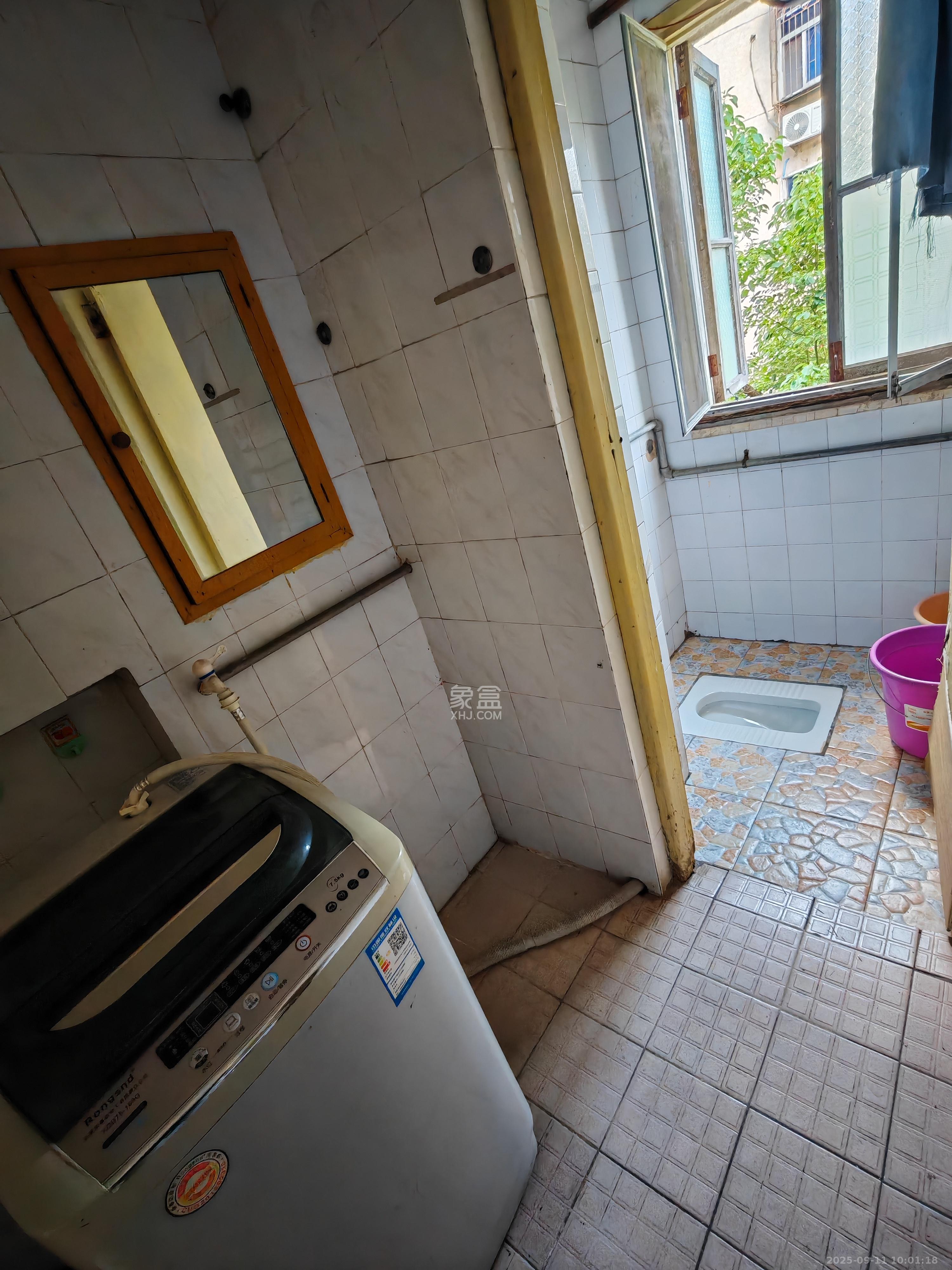 梅岭村  3室1厅1卫    1600.0元/月室内图