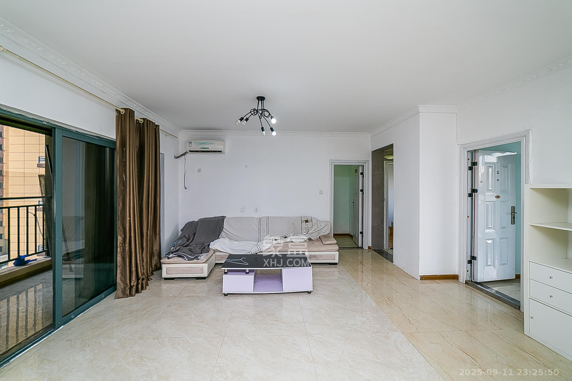 荣盛花语书苑  3室2厅2卫    97.0万客厅