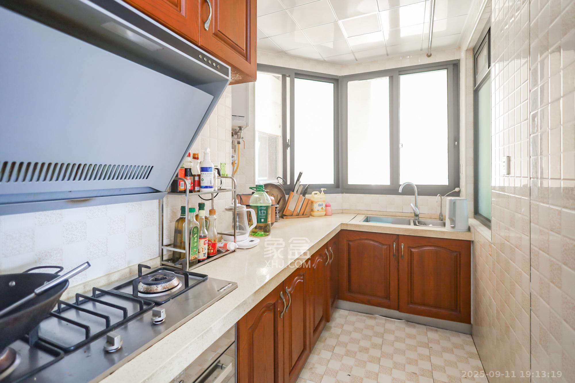 兰亭都荟（璟峰苑）  3室2厅1卫    110.0万厨房