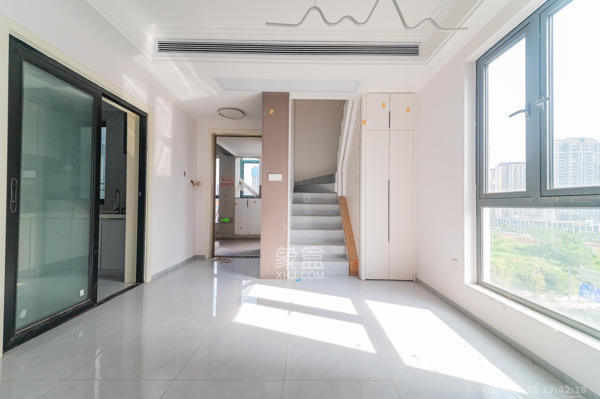 金辉优步星樾  3室2厅2卫    95.0万 金辉优步星樾  3室2厅2卫    95.0万客厅