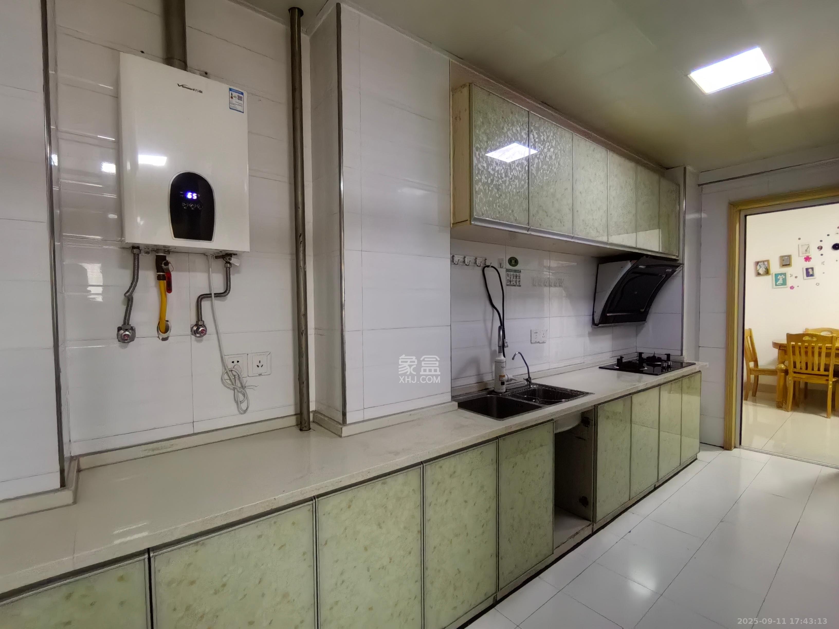 保利麓谷林语C区 2室2厅1卫 2300.0元/月 保利麓谷林语C区 2室2厅1卫 2300.0元/月室内图