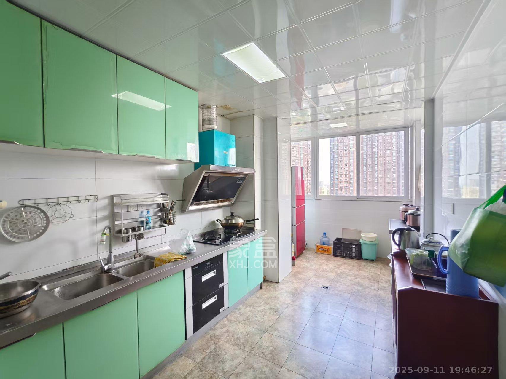 星邮公寓 3室2厅2卫 2300.0元/月 星邮公寓 3室2厅2卫 2300.0元/月室内图