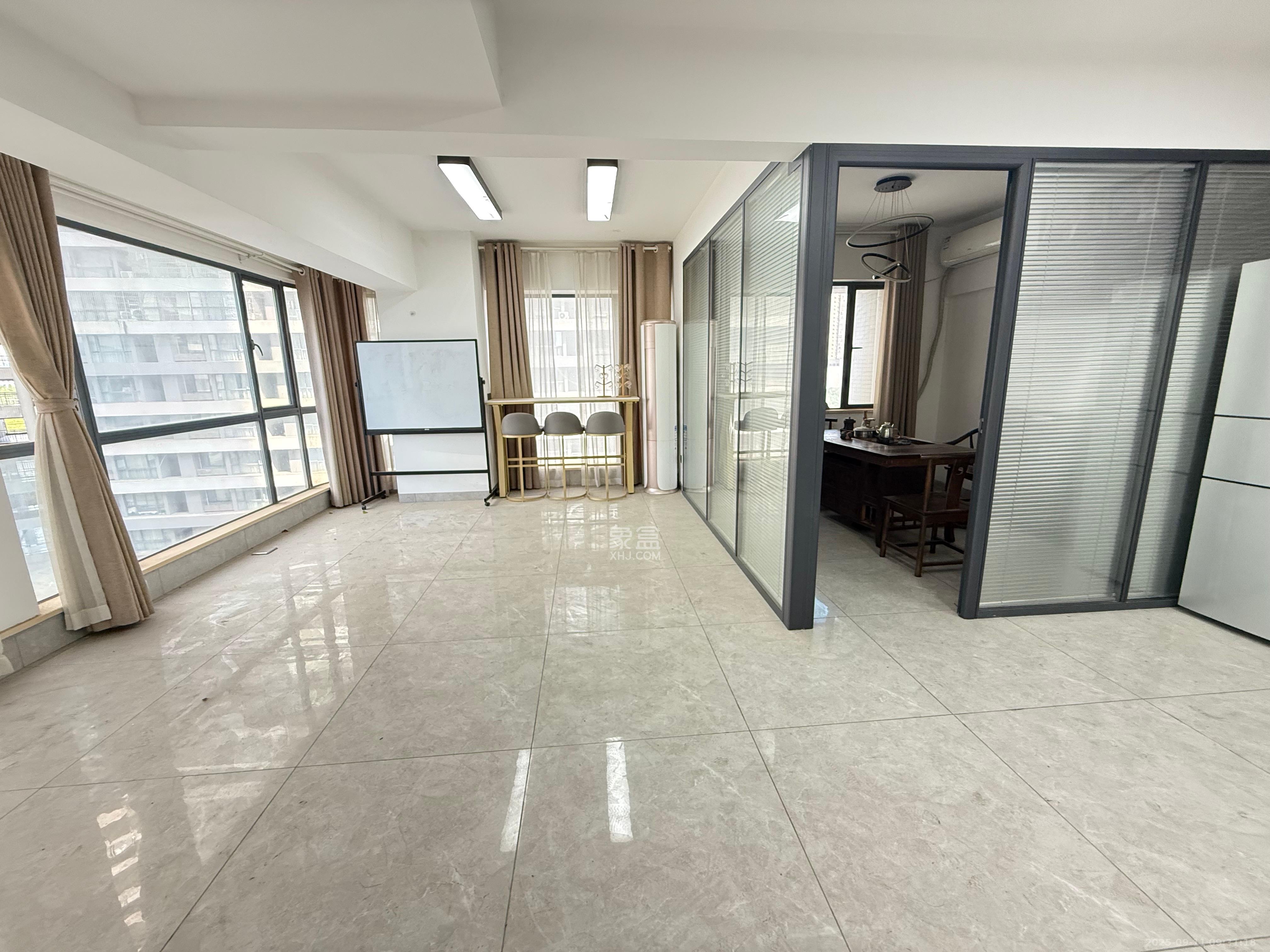 亚商国际  2室1厅1卫    2400.0元/月室内图