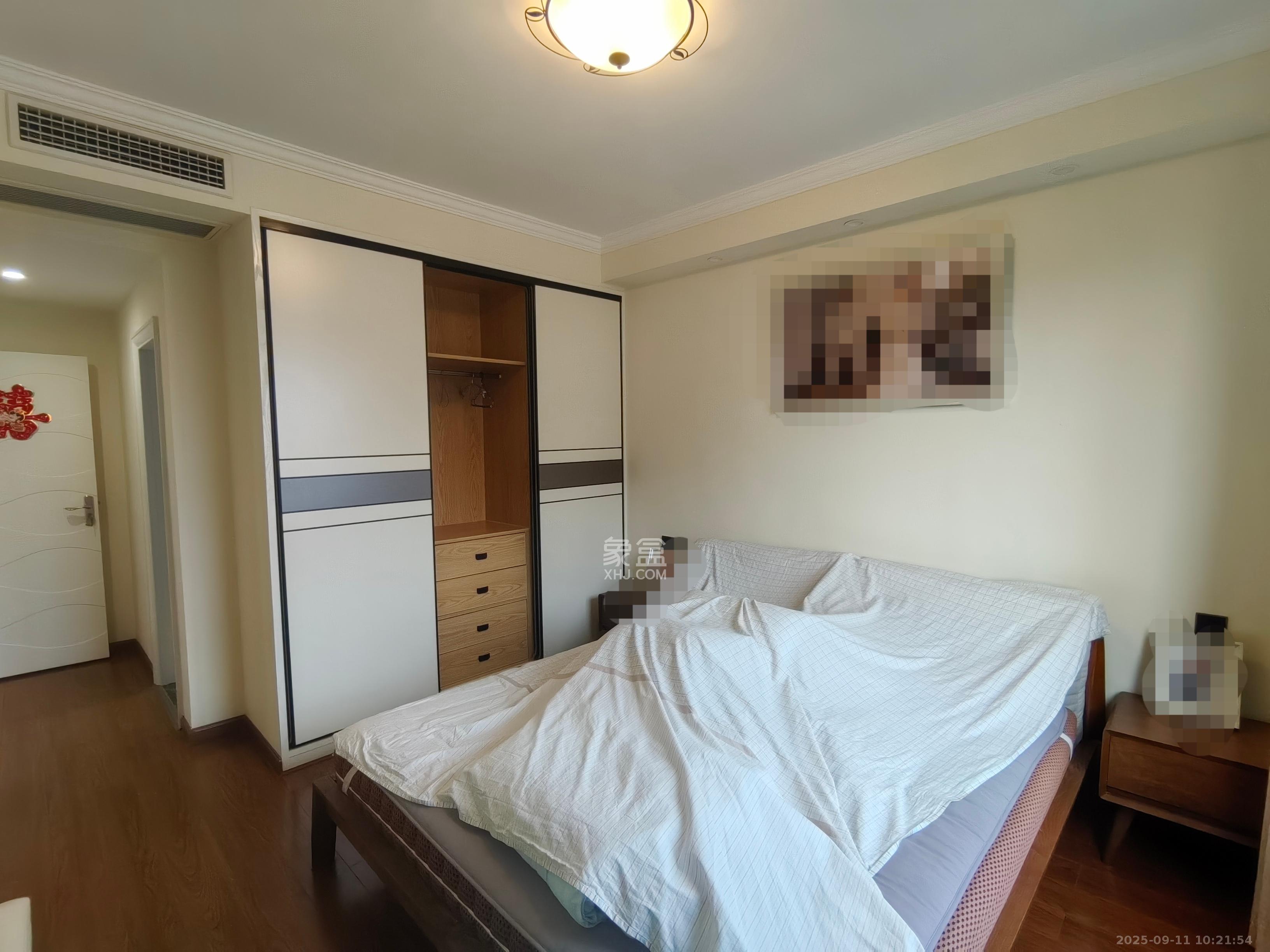 星湖湾二期高层  4室2厅2卫    3500.0元/月室内图