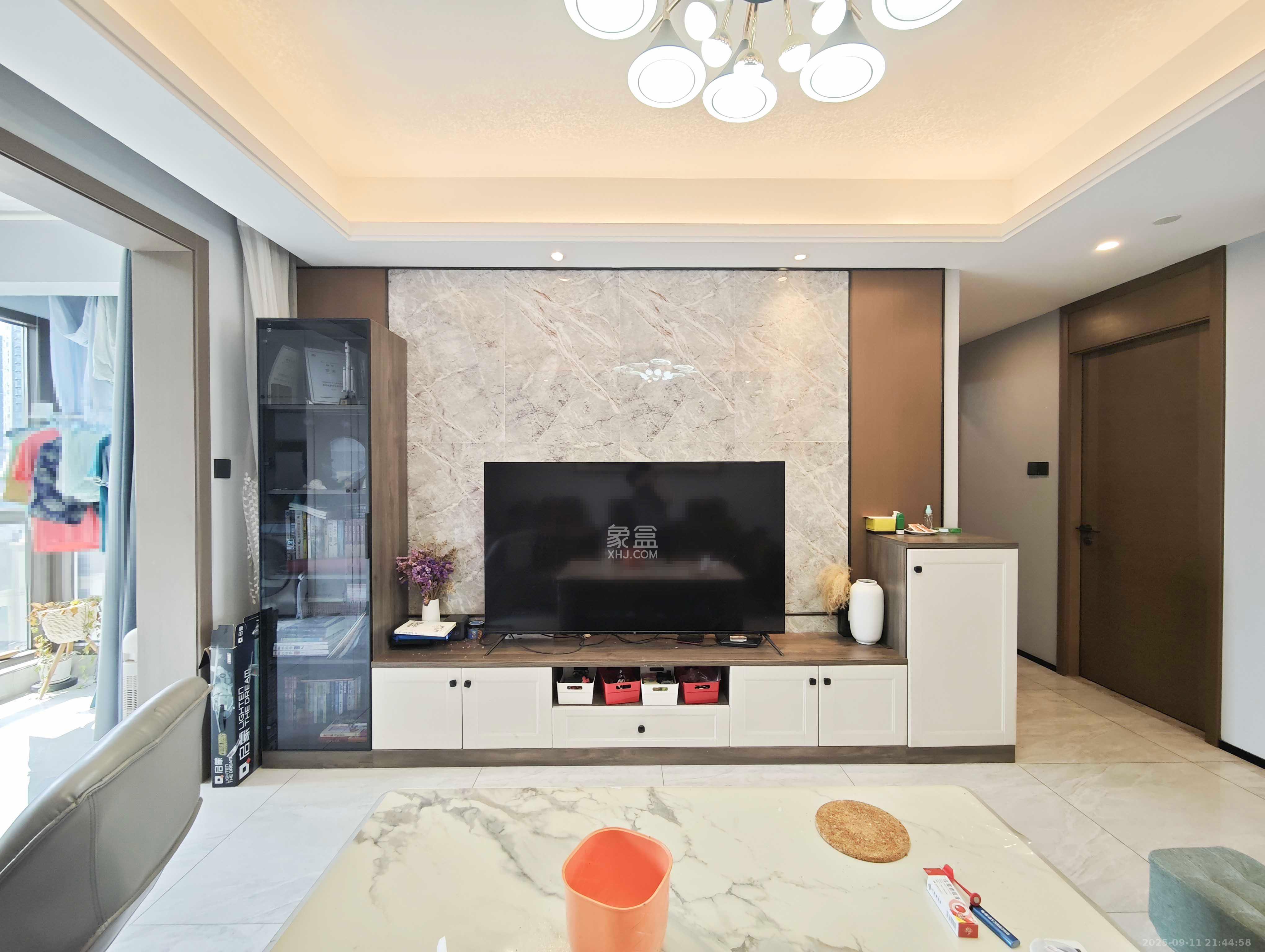 万科魅力之城天阔里  4室2厅2卫    160.0万客厅