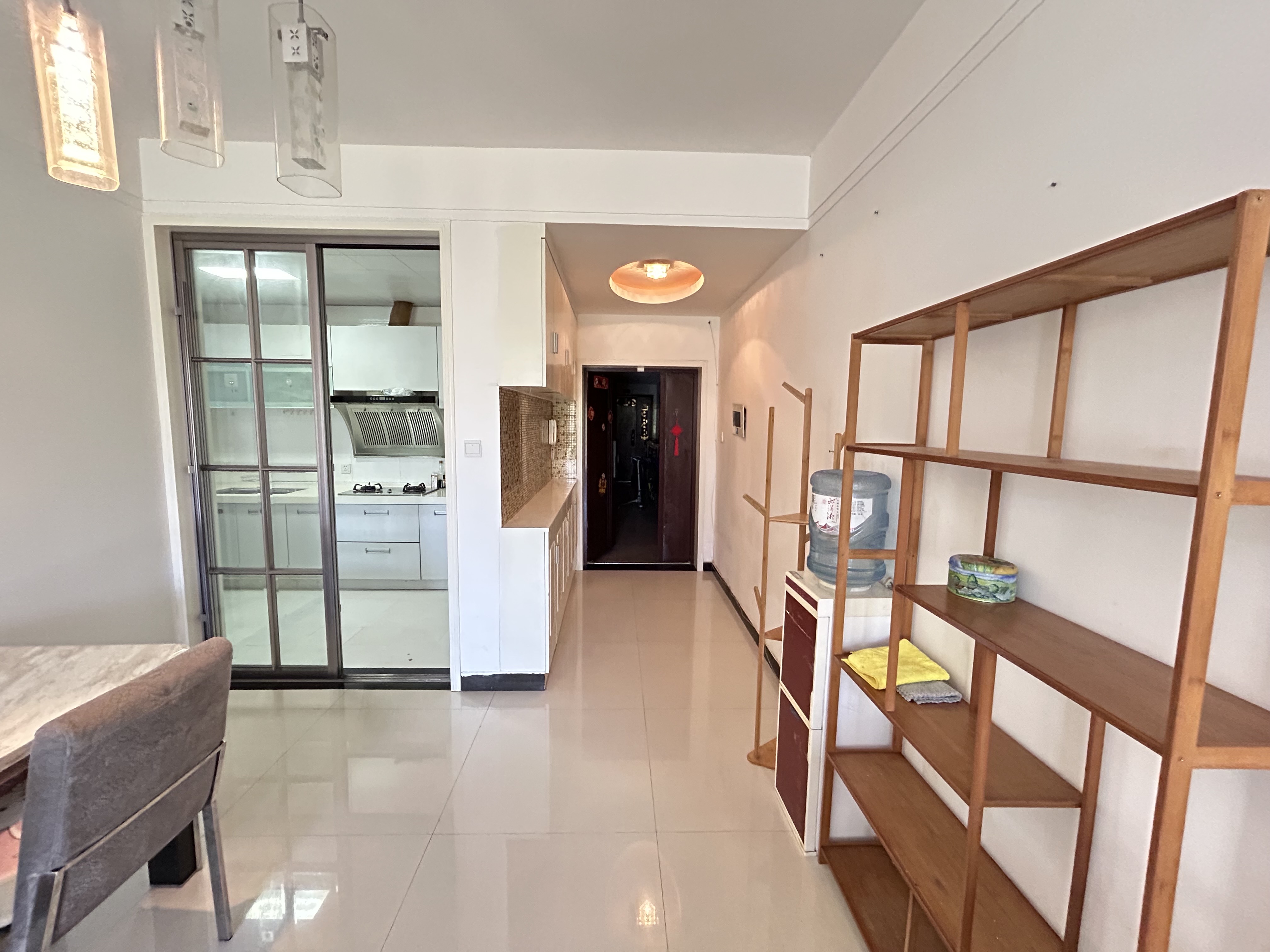 逸臣桃源 2室2厅1卫 1300.0元/月 逸臣桃源 2室2厅1卫 1300.0元/月室内图