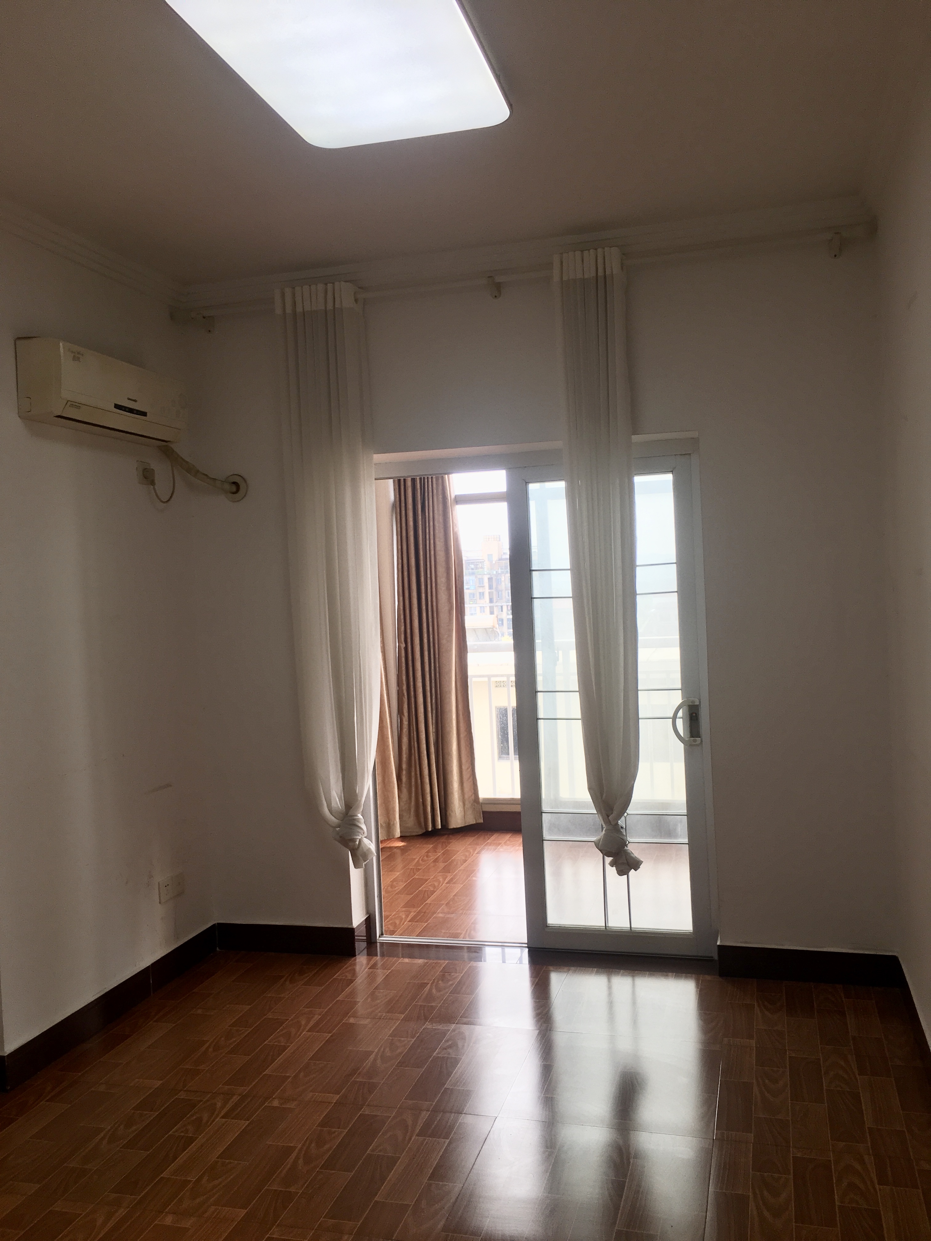 广电记者公寓 4室2厅2卫 2500.0元/月 广电记者公寓 4室2厅2卫 2500.0元/月室内图