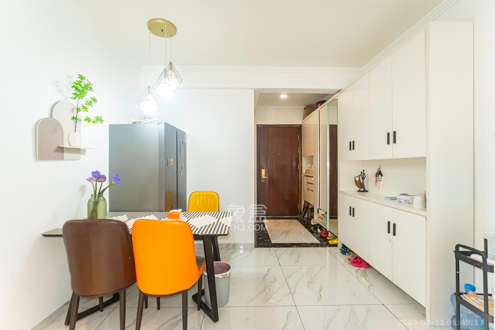 碧桂园中央花园 3室2厅2卫 85.0万 碧桂园中央花园 3室2厅2卫 85.0万客厅