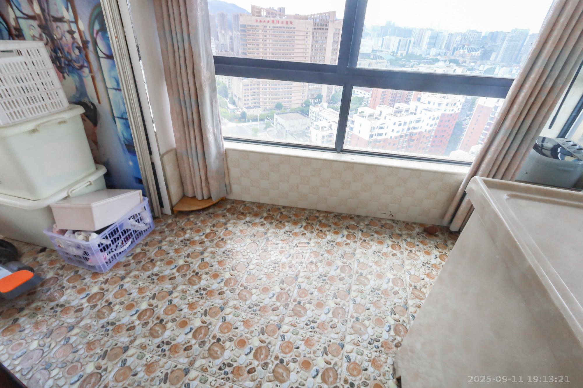 兰亭都荟（璟峰苑）  3室2厅1卫    110.0万阳台