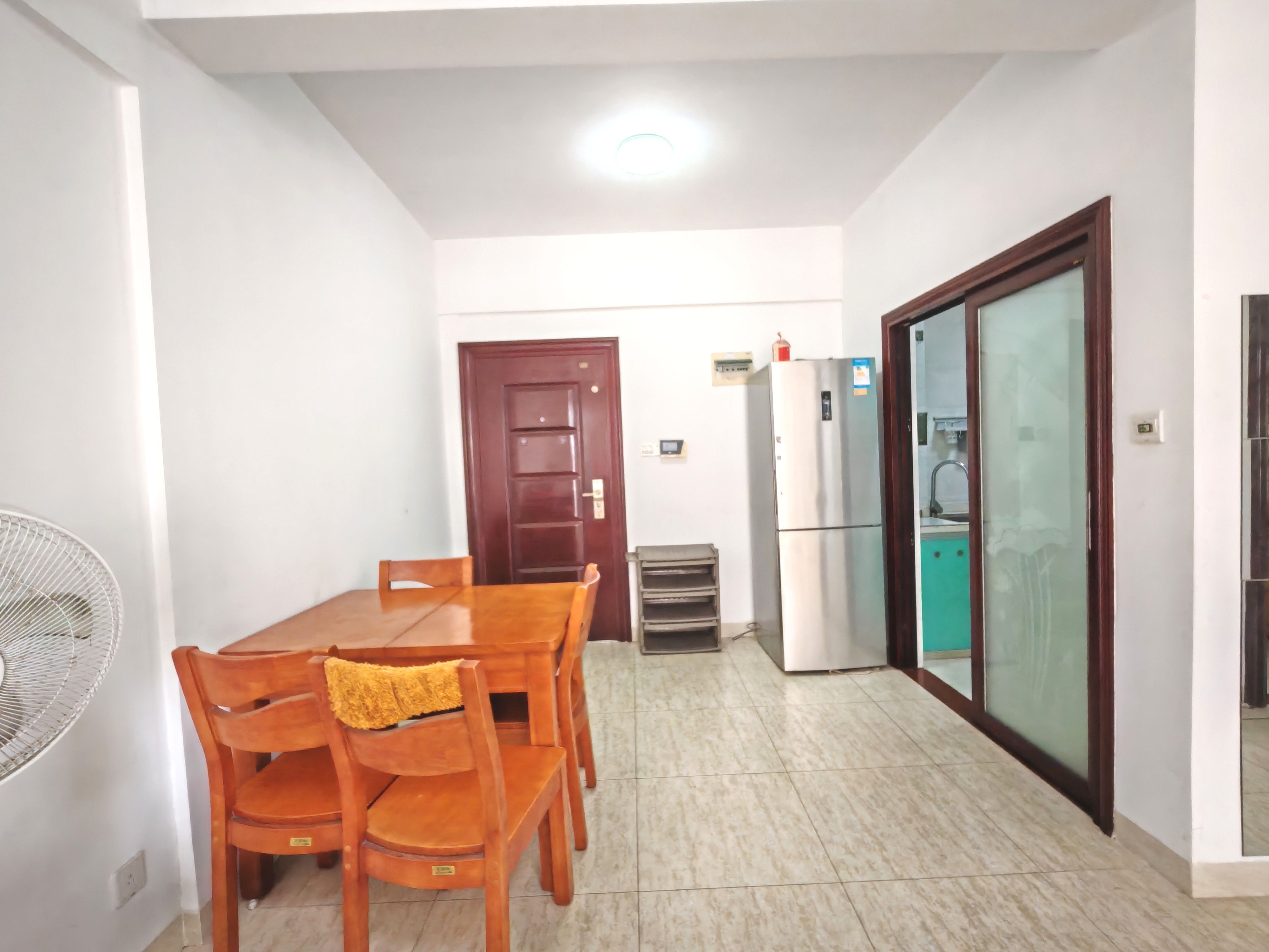 椰海雅苑 2室2厅1卫 118.0万 椰海雅苑 2室2厅1卫 118.0万客厅