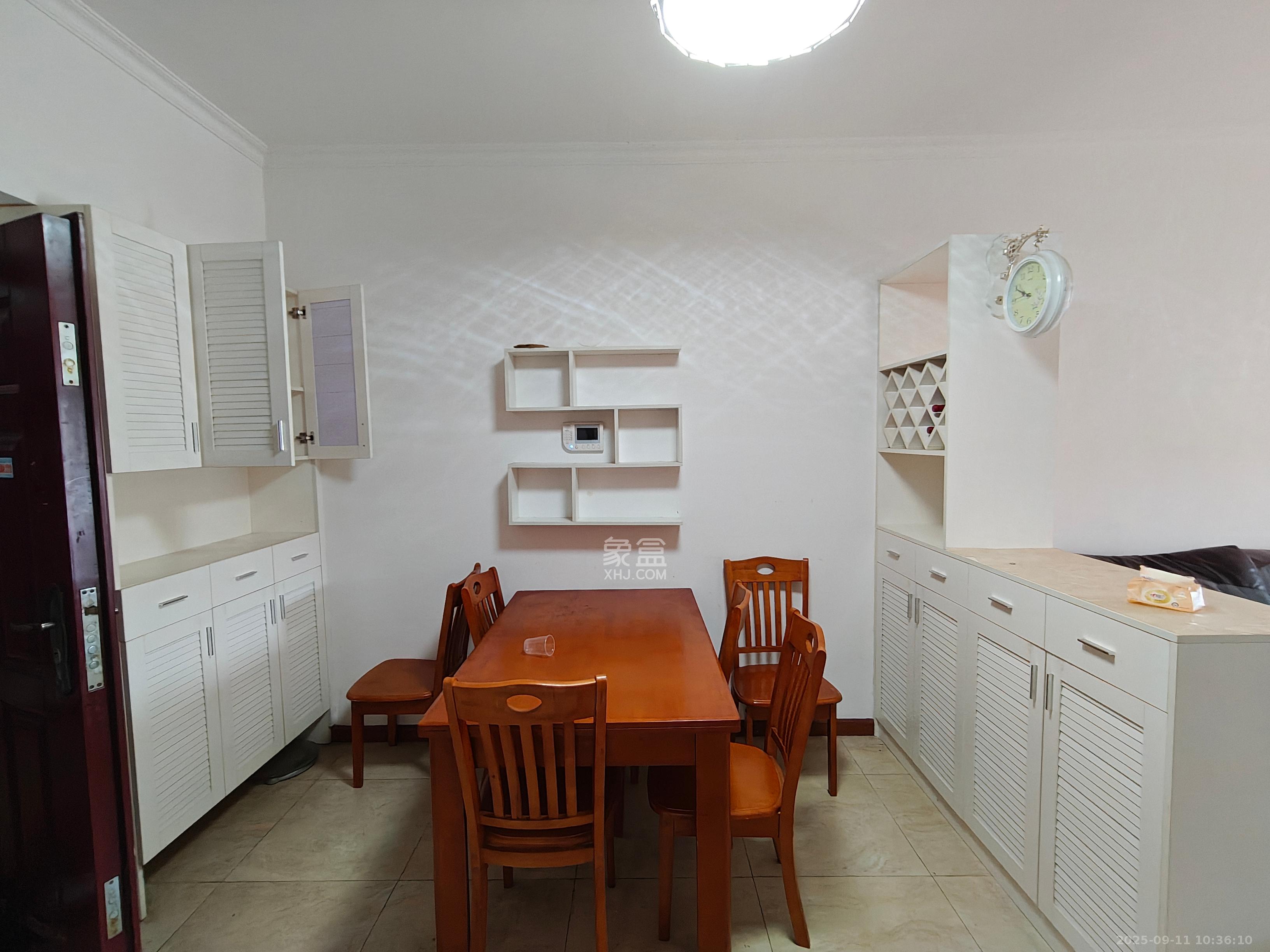 中信凯旋蓝岸(中信新城三期)  3室2厅1卫    1800.0元/月 中信凯旋蓝岸(中信新城三期)  3室2厅1卫    1800.0元/月室内图