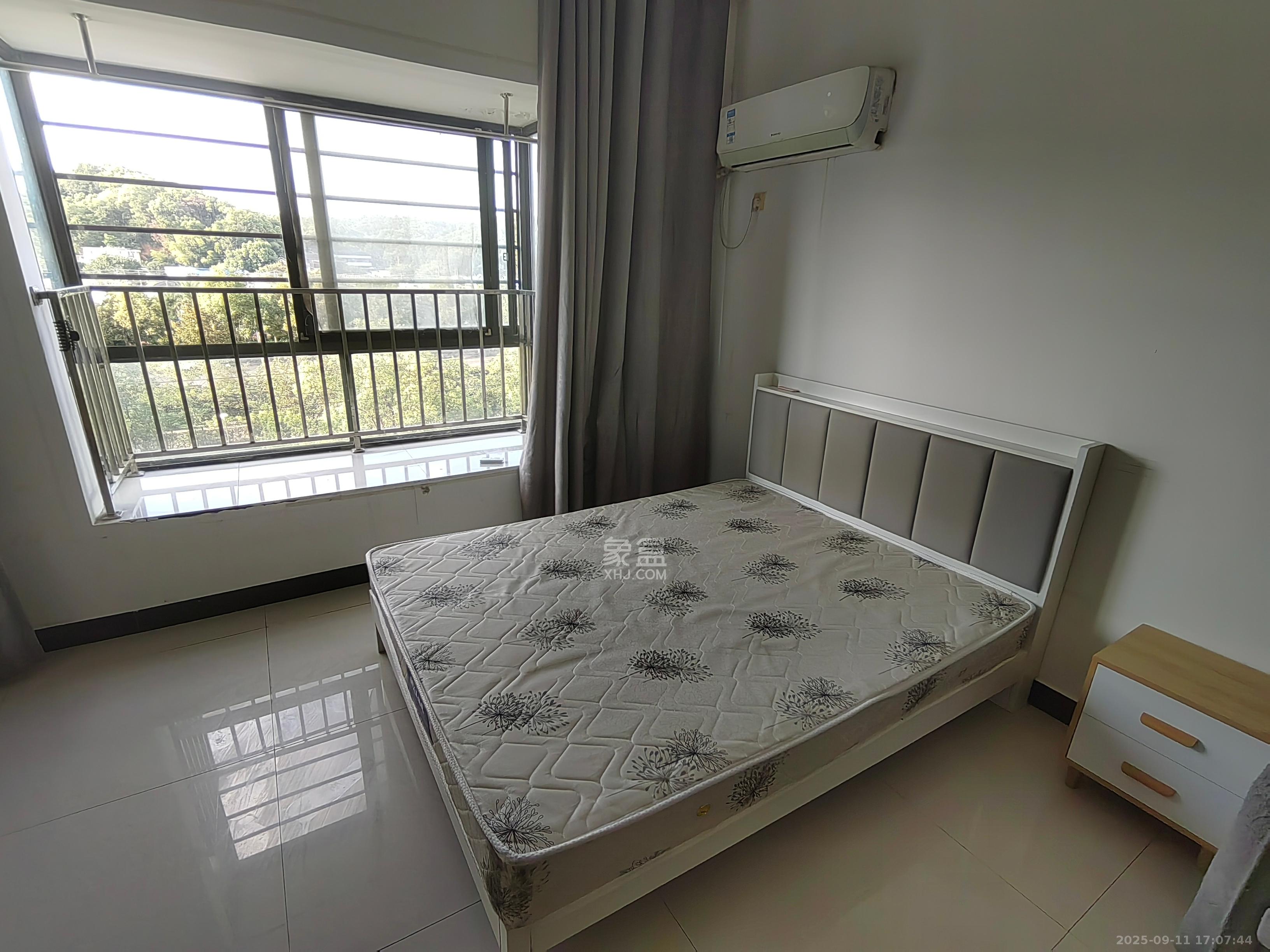 世纪桃花苑  1室0厅1卫    1300.0元/月室内图