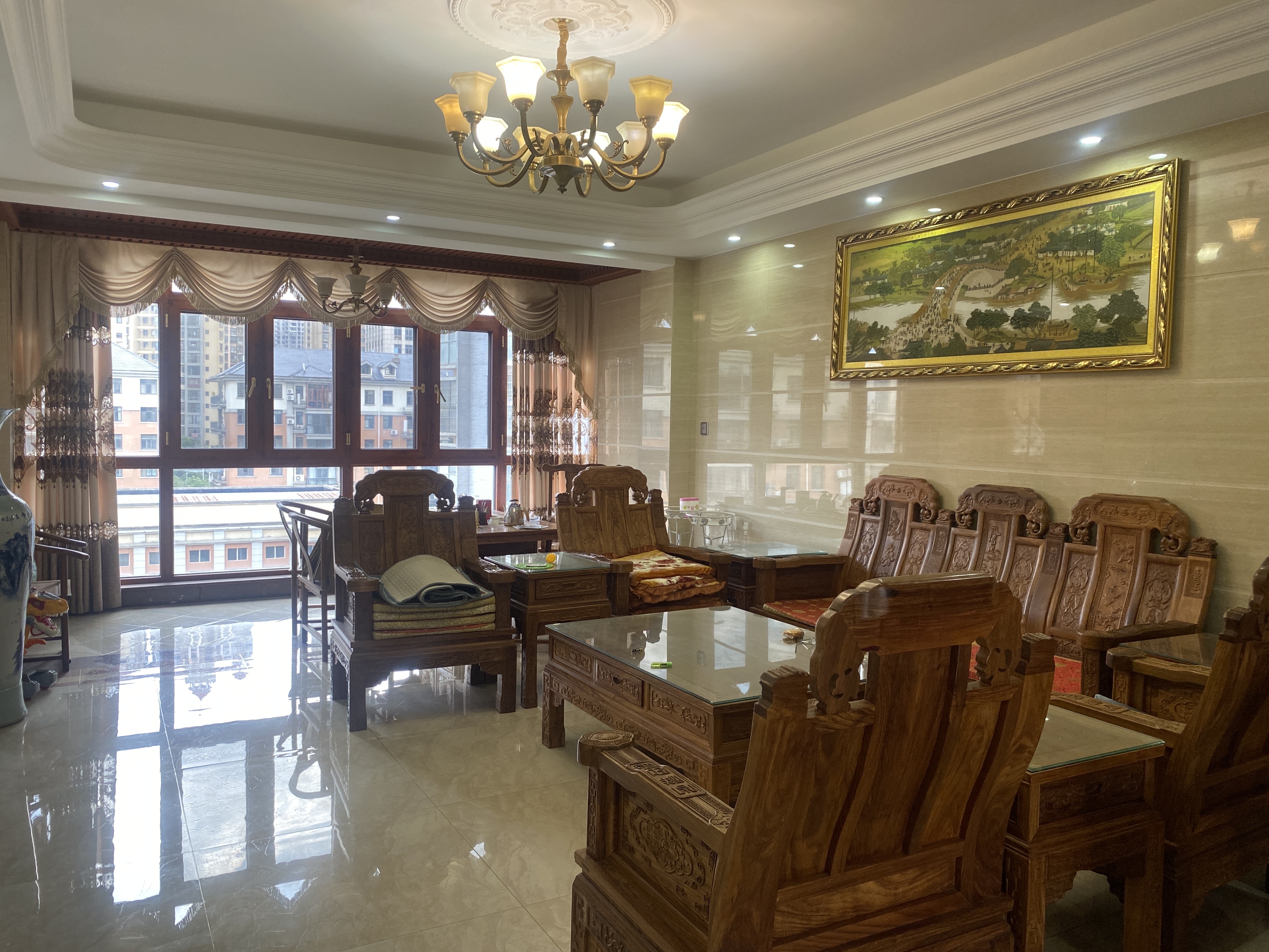 国土鑫苑 4室2厅2卫 138.8万 国土鑫苑 4室2厅2卫 138.8万客厅