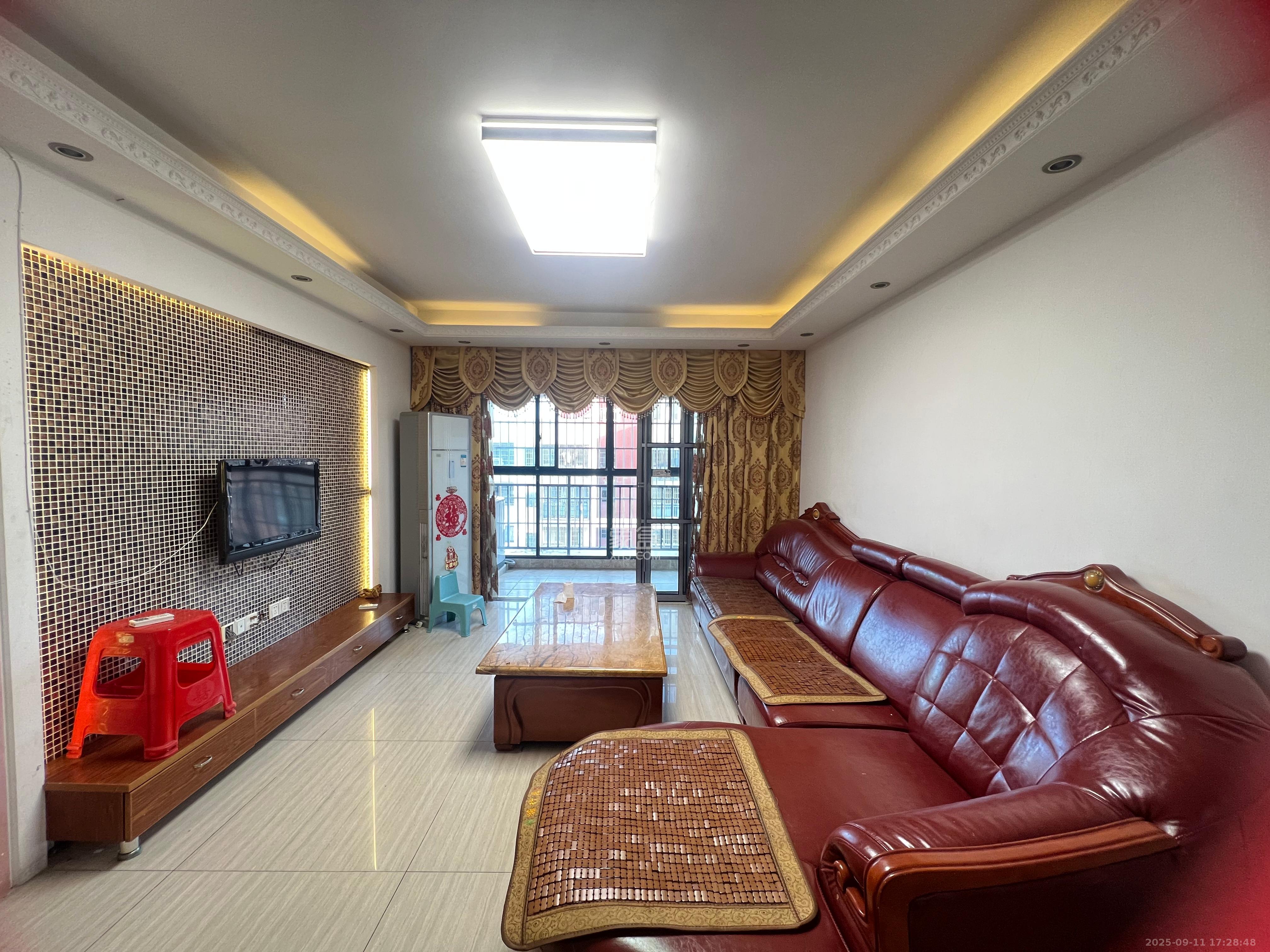 运通尊苑  3室2厅2卫    2300.0元/月 运通尊苑  3室2厅2卫    2300.0元/月室内图