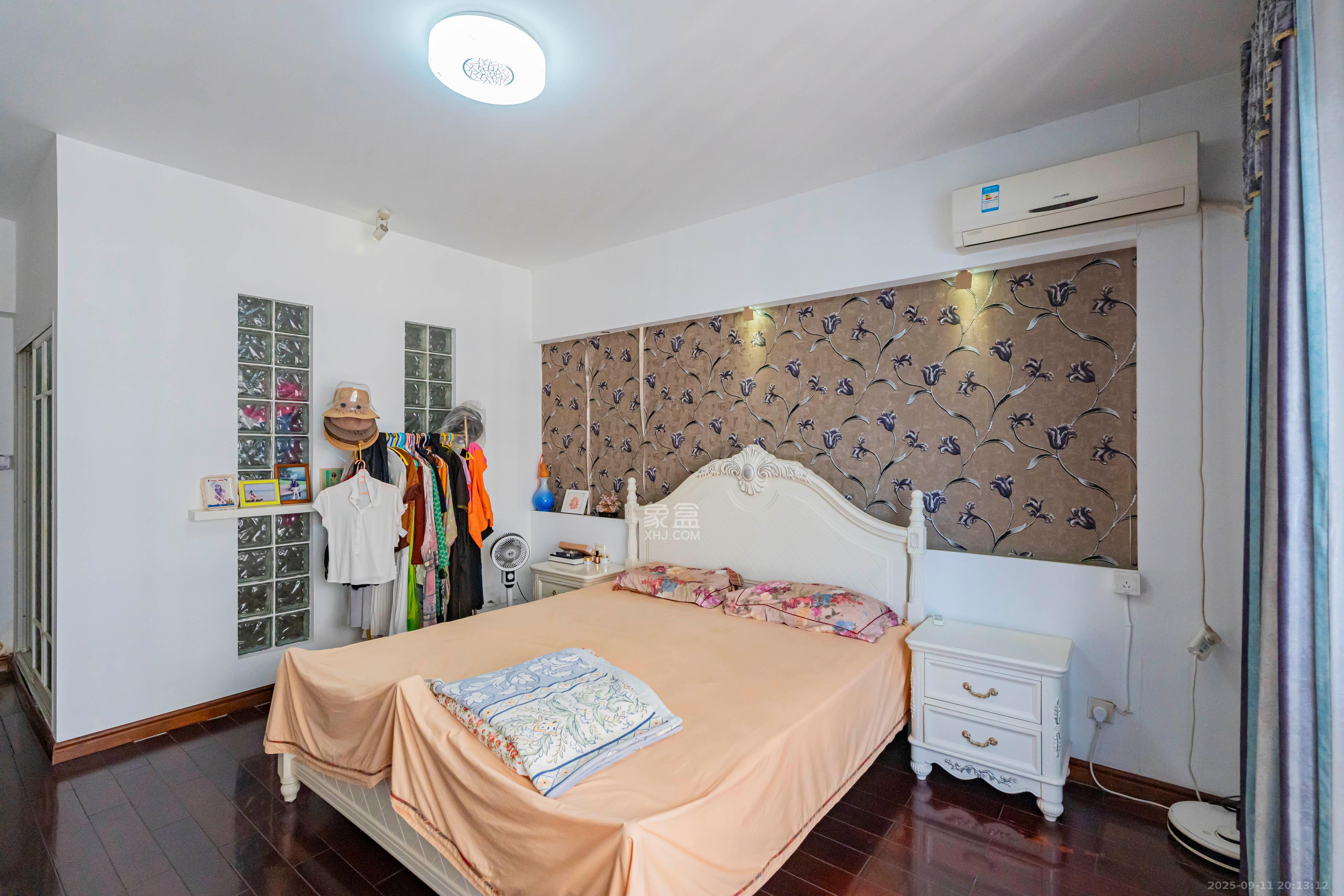 兴汉大厦 4室2厅2卫 128.0万 兴汉大厦 4室2厅2卫 128.0万卧室