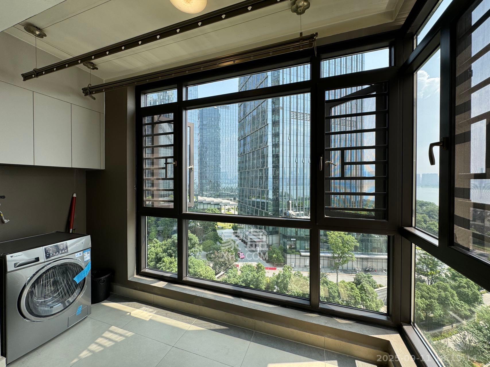 万科里金域国际  4室2厅2卫    10500.0元/月室内图