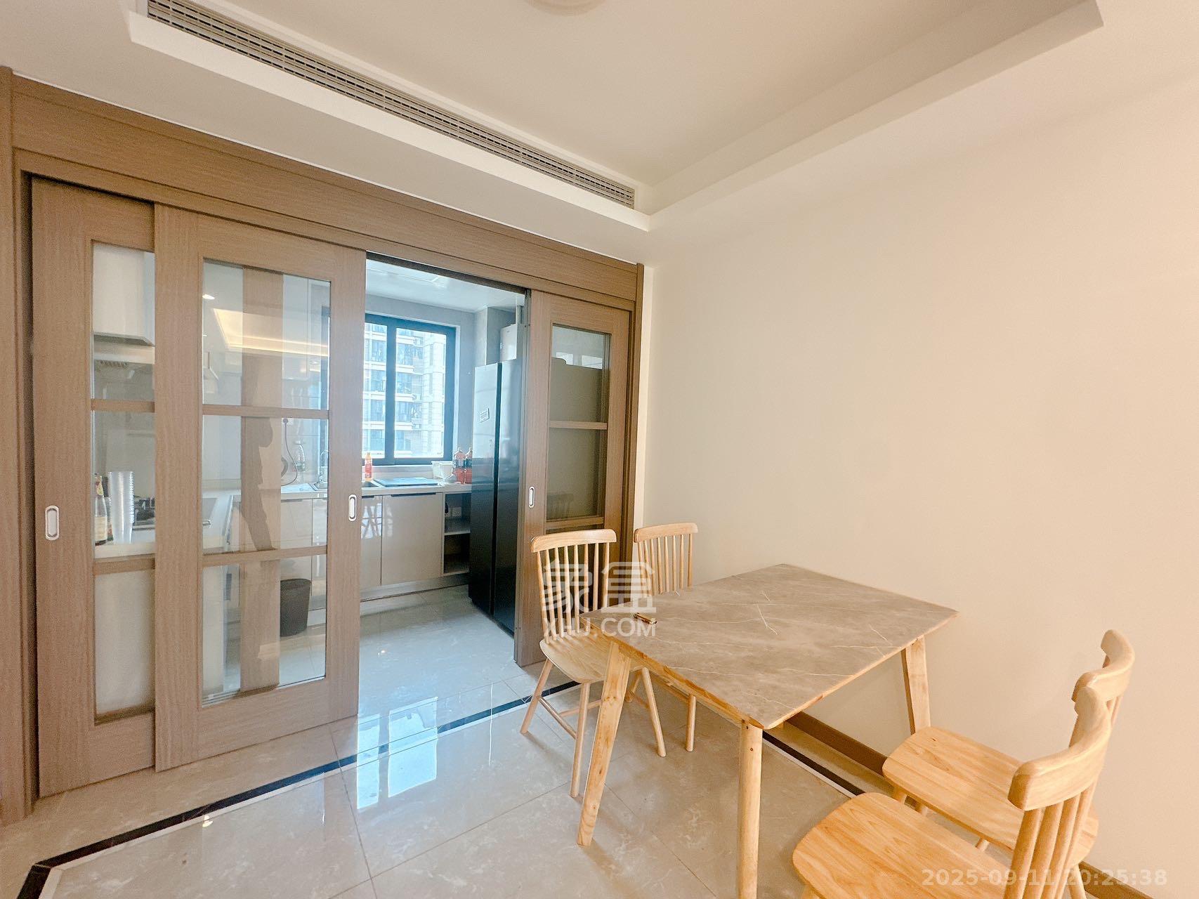 龙湖铂金中心（龙湖春江郦城）  3室2厅2卫    4500.0元/月室内图