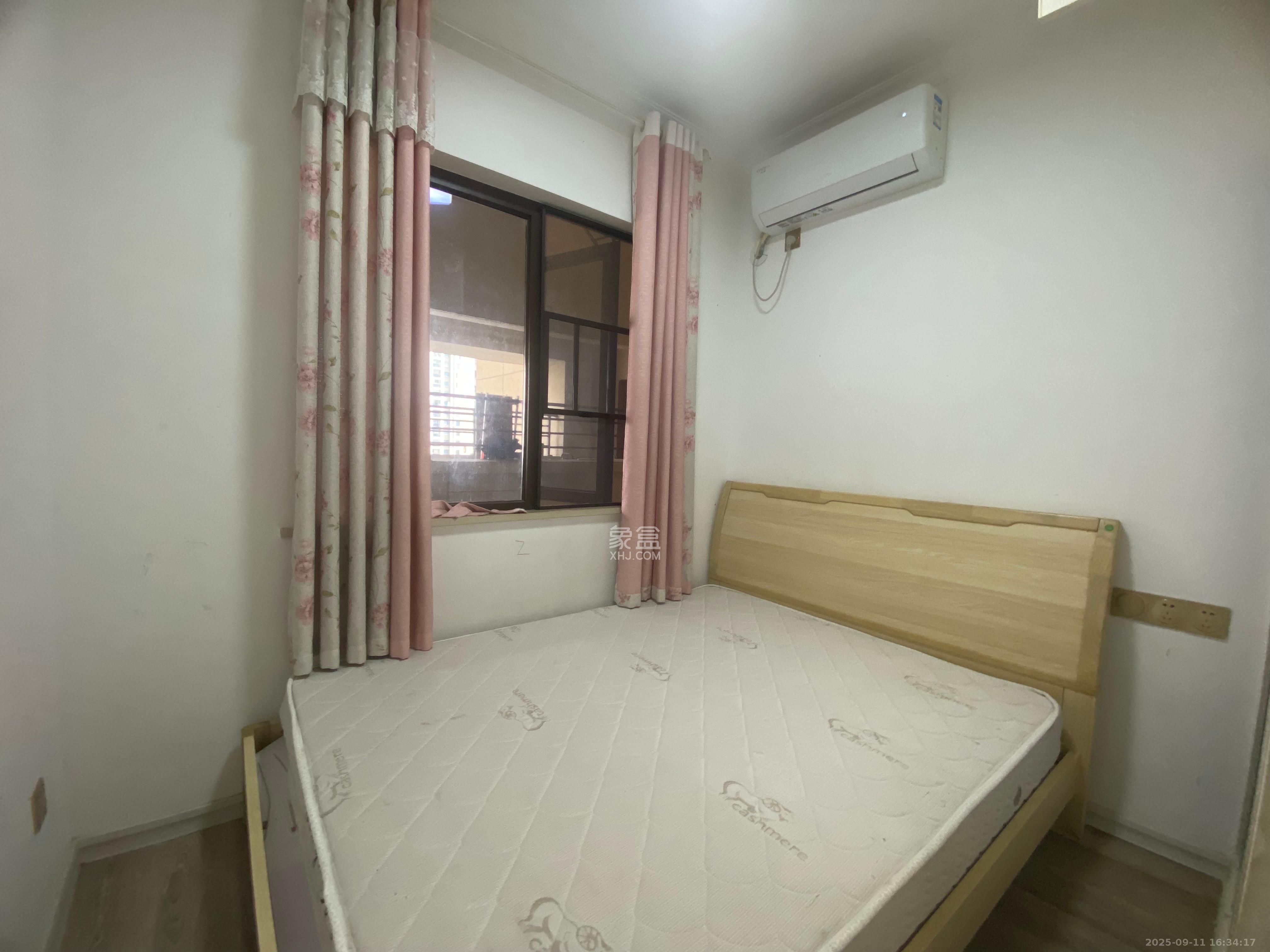 华润置地广场二期 3室2厅2卫 2100.0元/月 华润置地广场二期 3室2厅2卫 2100.0元/月室内图