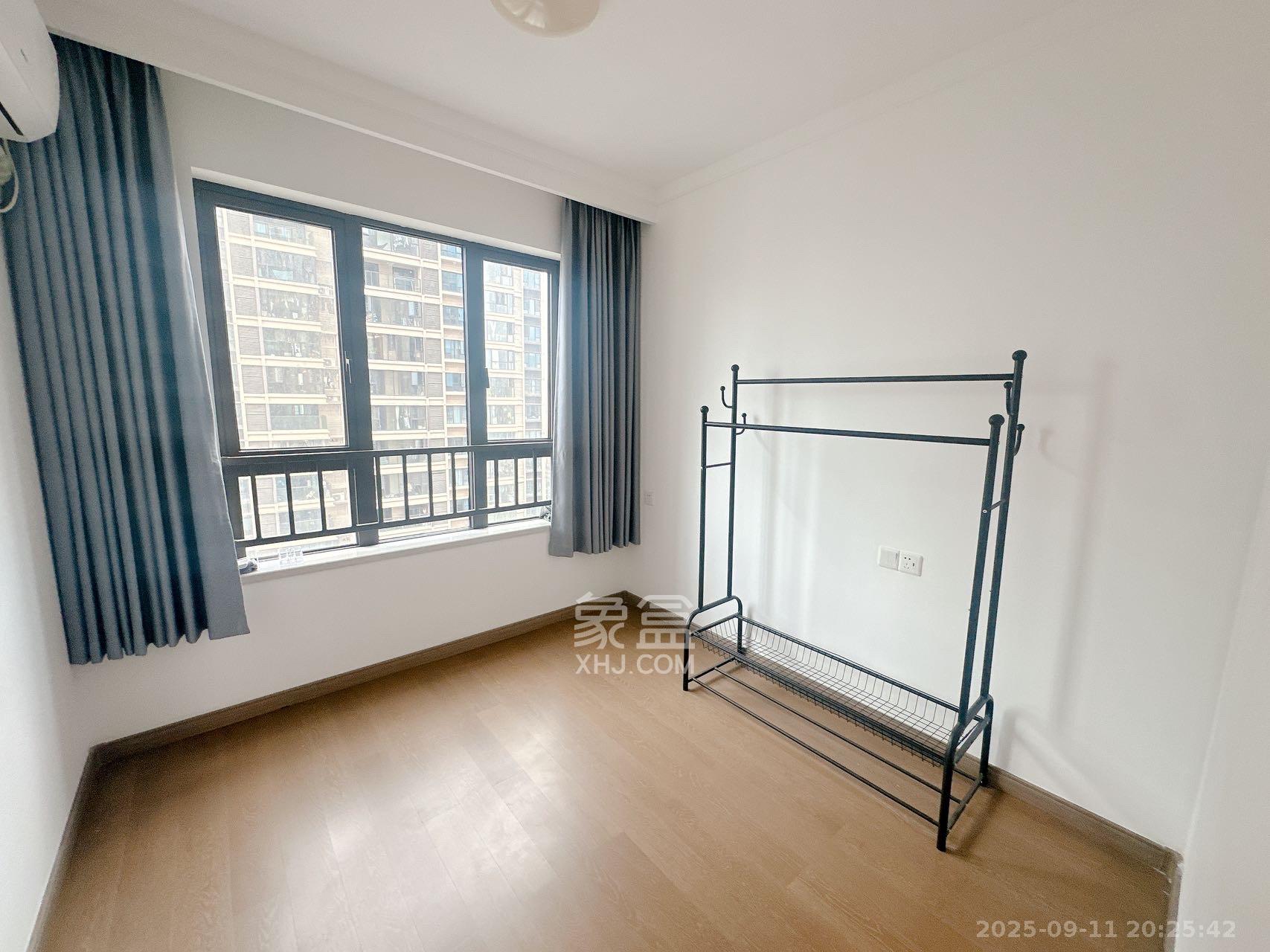 龙湖铂金中心(龙湖春江郦城) 3室2厅2卫 4500.0元/月 龙湖铂金中心(龙湖春江郦城) 3室2厅2卫 4500.0元/月室内图