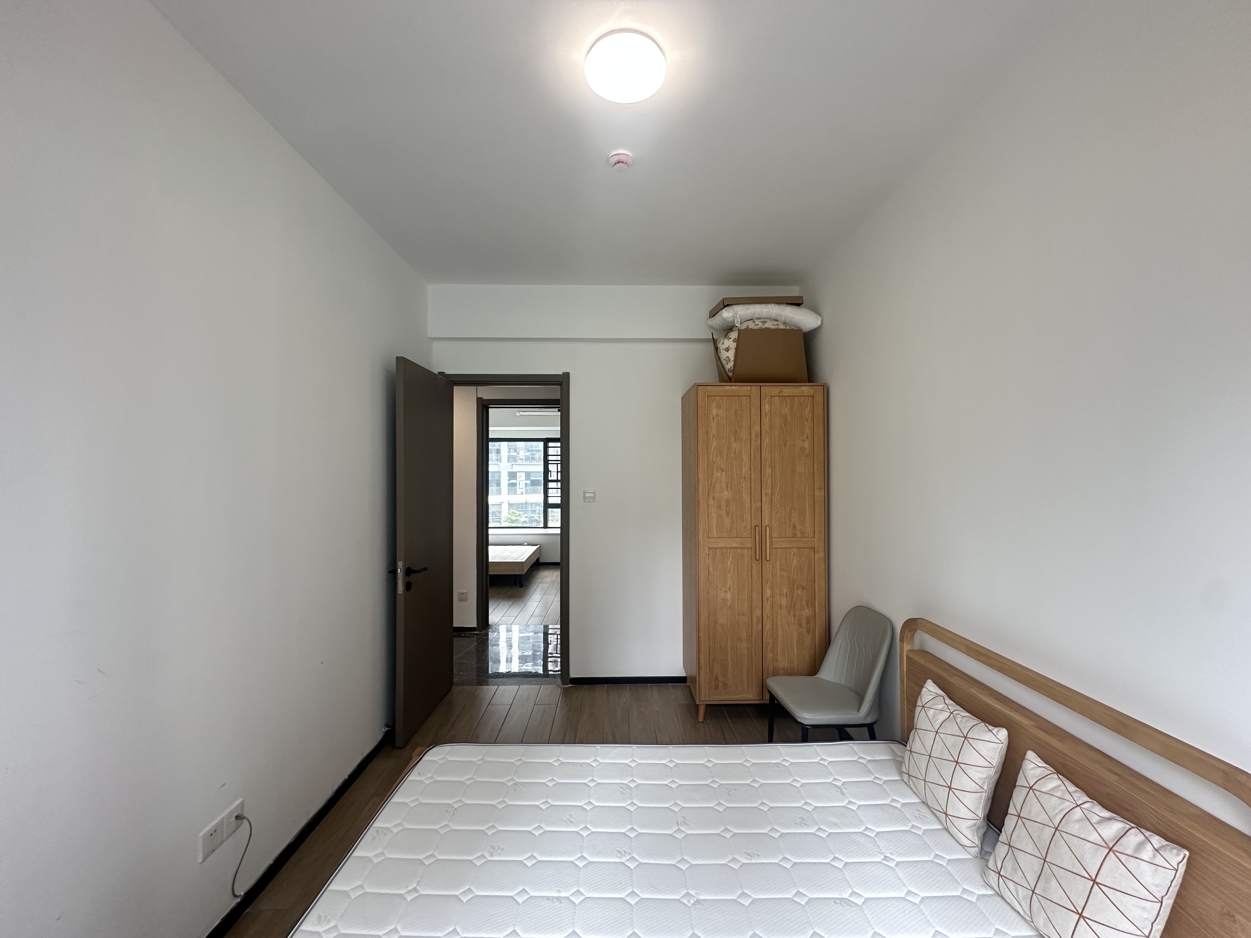 中海汇德里  4室2厅2卫    380.0万 中海汇德里  4室2厅2卫    380.0万客厅