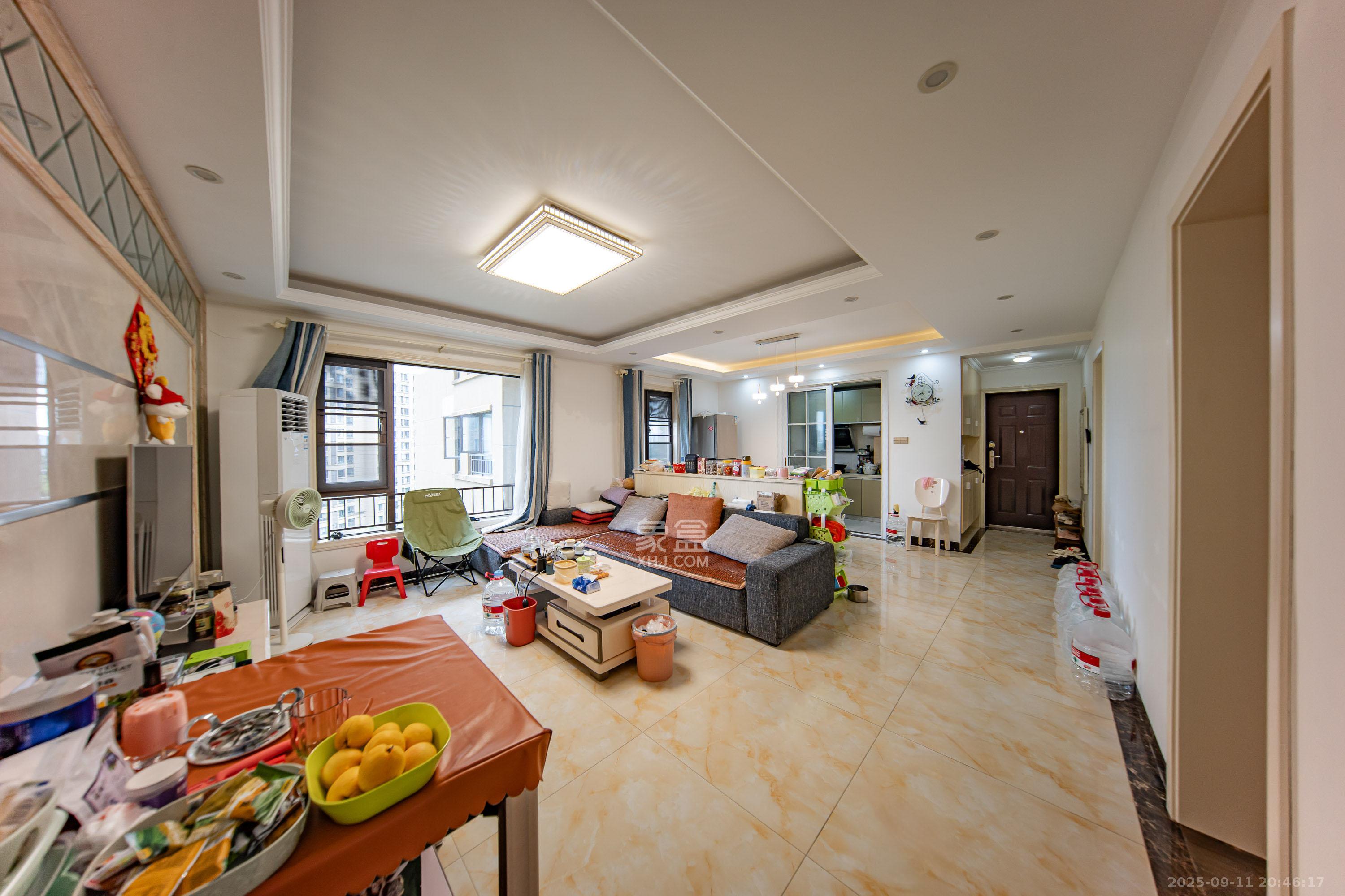 华润橡树湾 3室2厅2卫 85.0万 华润橡树湾 3室2厅2卫 85.0万客厅