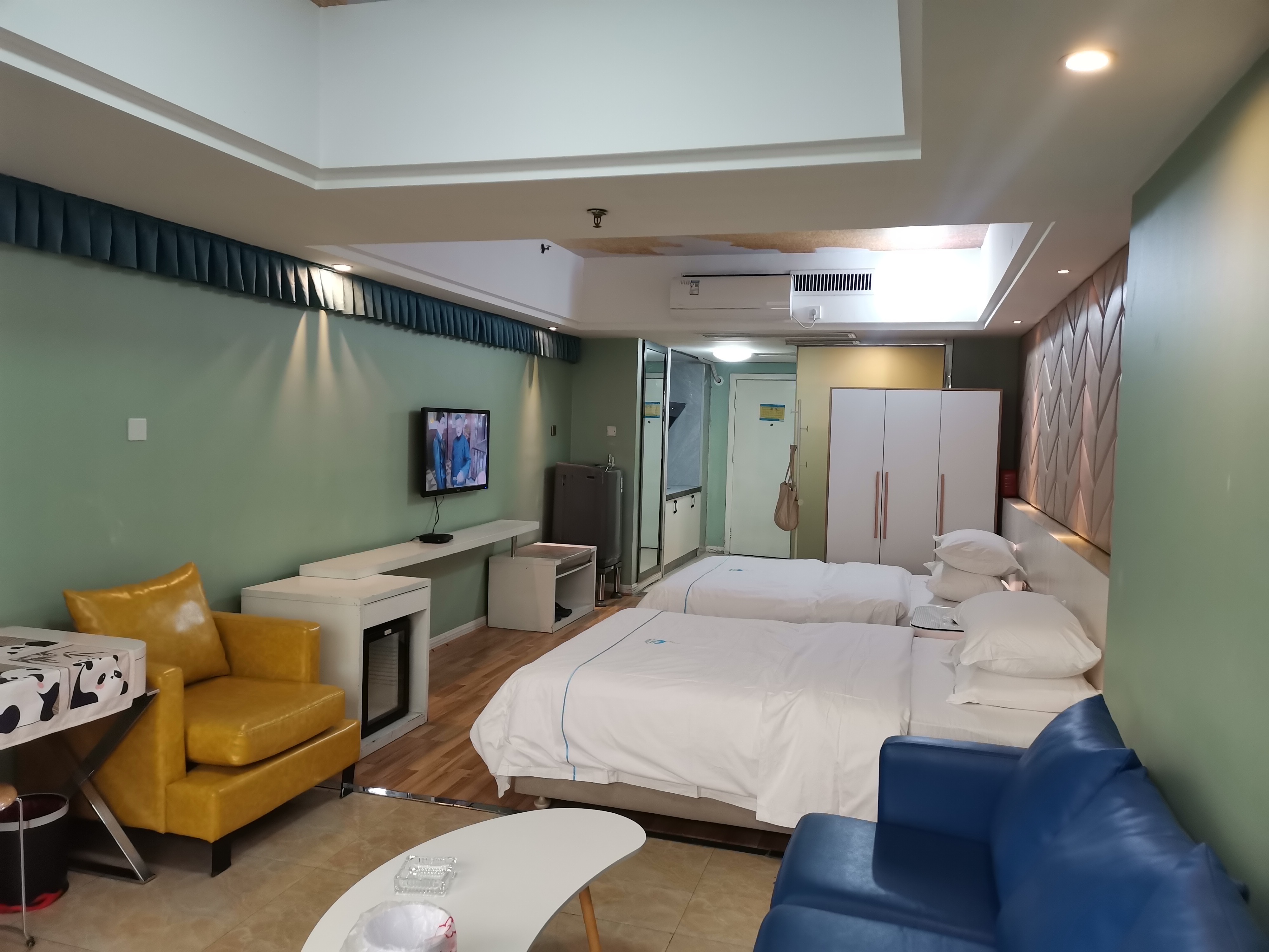 财智公馆大厦(瑞士国际酒店) 2室1厅1卫 26.0万 财智公馆大厦(瑞士国际酒店) 2室1厅1卫 26.0万客厅