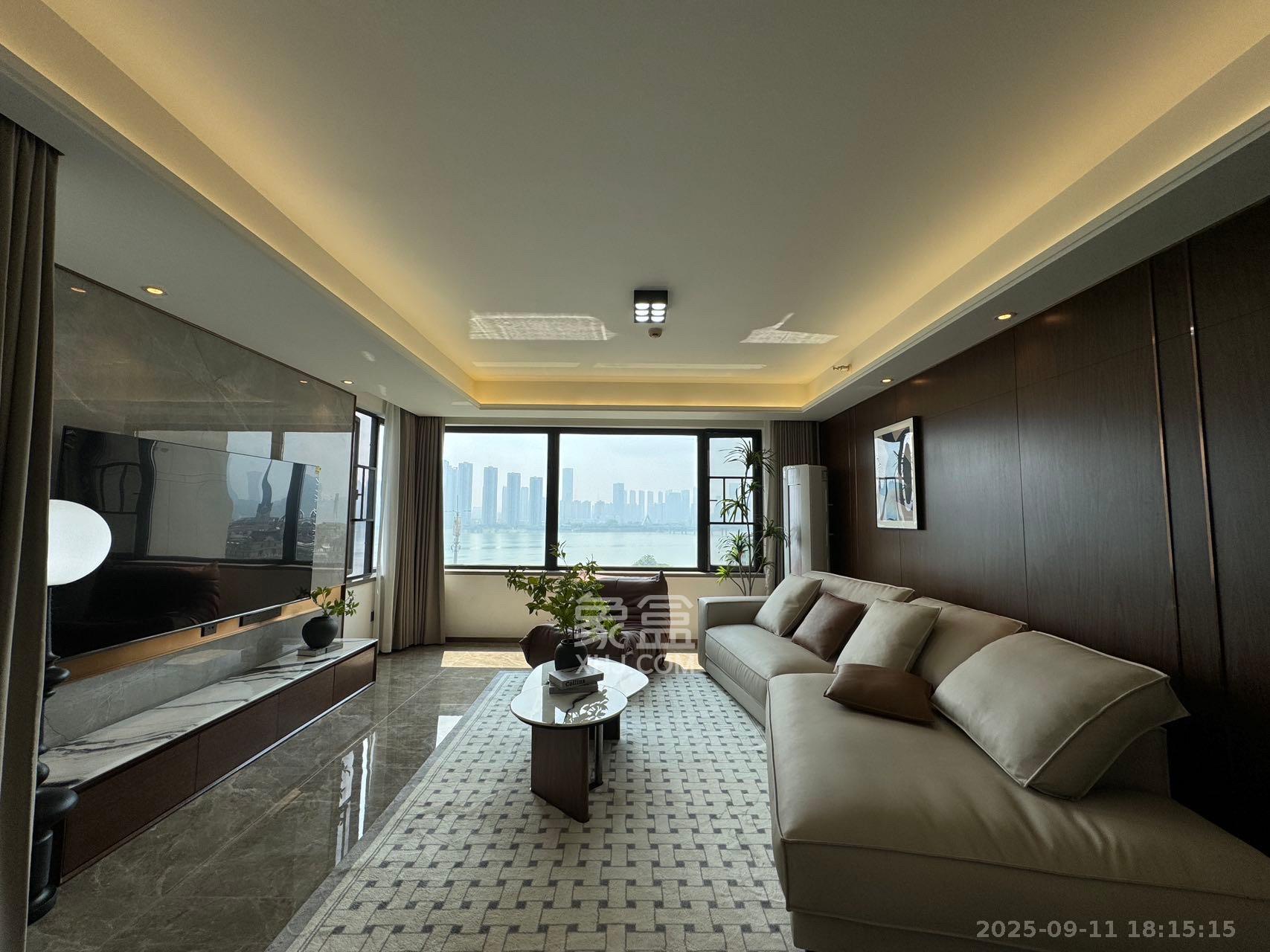 万科里金域国际  4室2厅2卫    10500.0元/月室内图