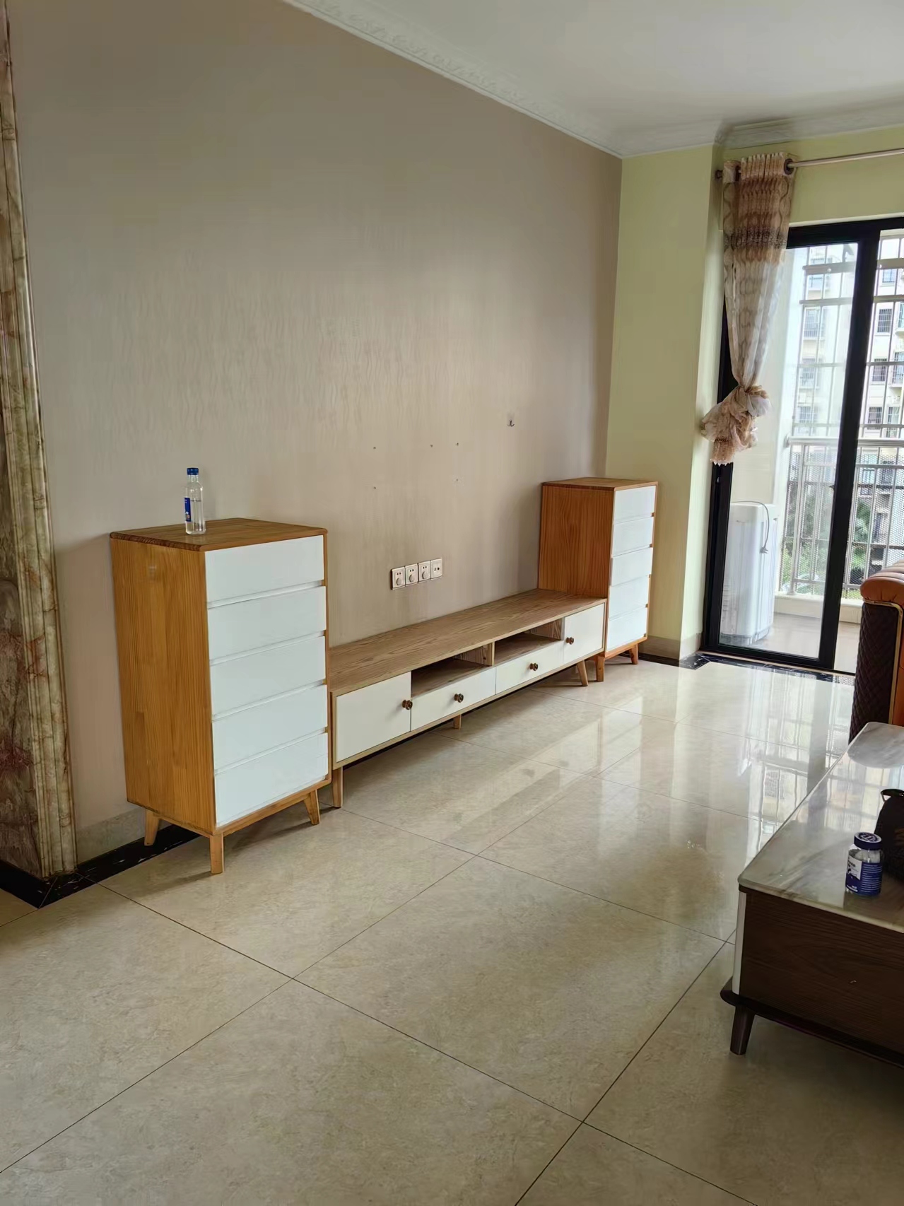 香江豪庭 4室2厅2卫 2200.0元/月 香江豪庭 4室2厅2卫 2200.0元/月室内图