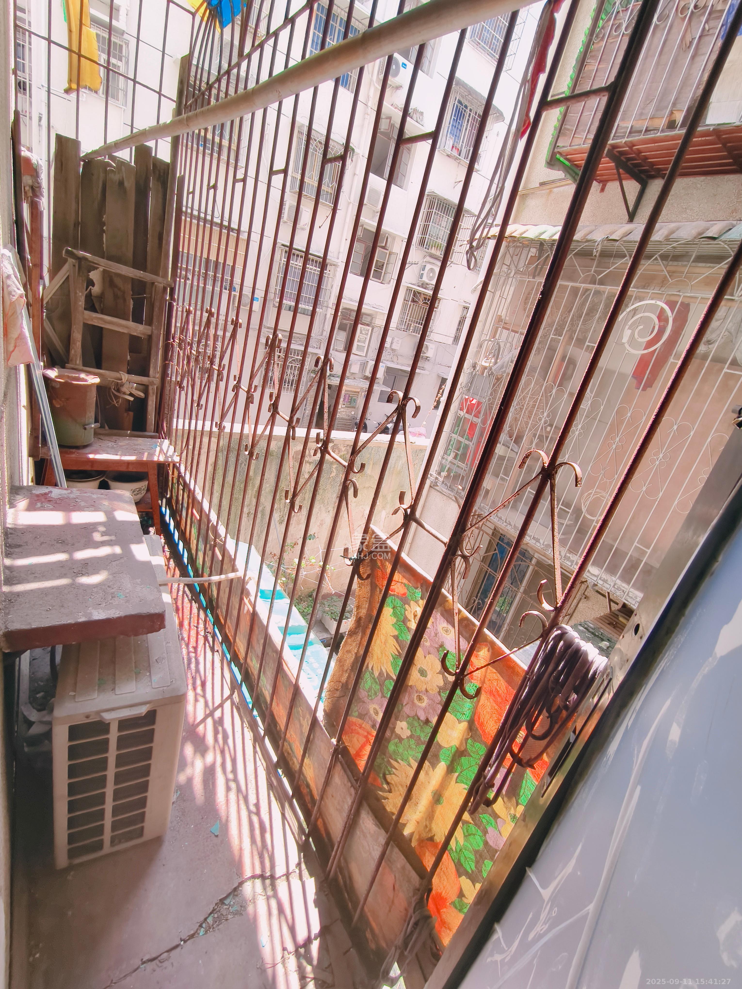 向韶村  3室2厅1卫    1300.0元/月 向韶村  3室2厅1卫    1300.0元/月室内图