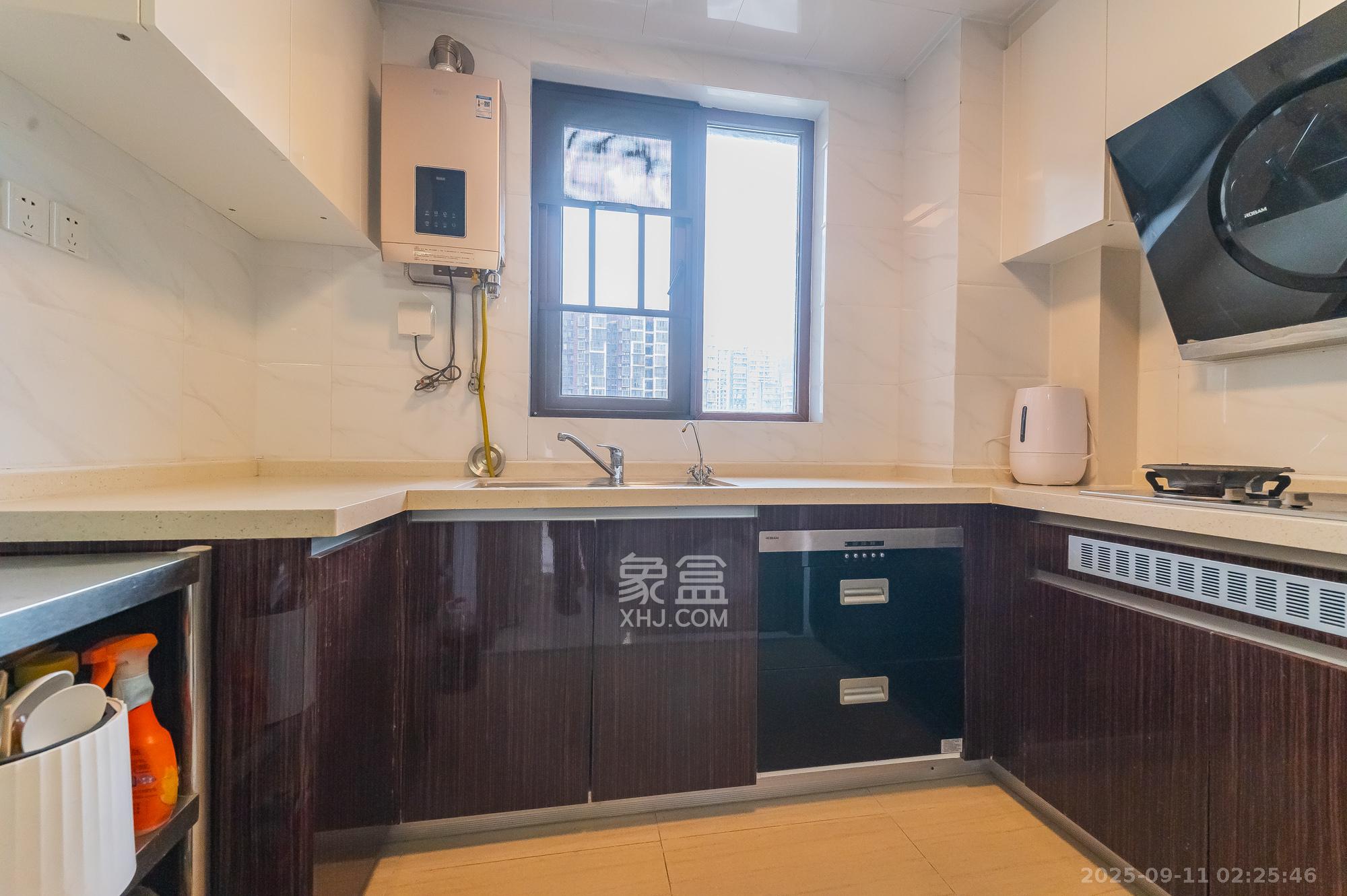 碧桂园中央花园  4室2厅2卫    119.8万厨房