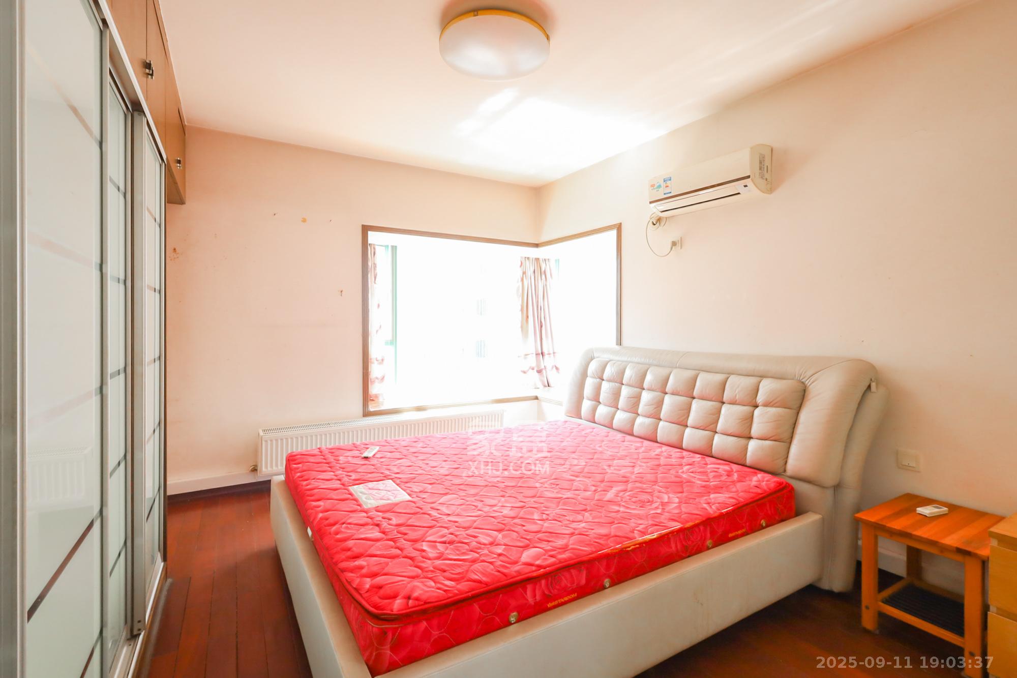 景秀江山 3室2厅2卫 129.0万 景秀江山 3室2厅2卫 129.0万卧室