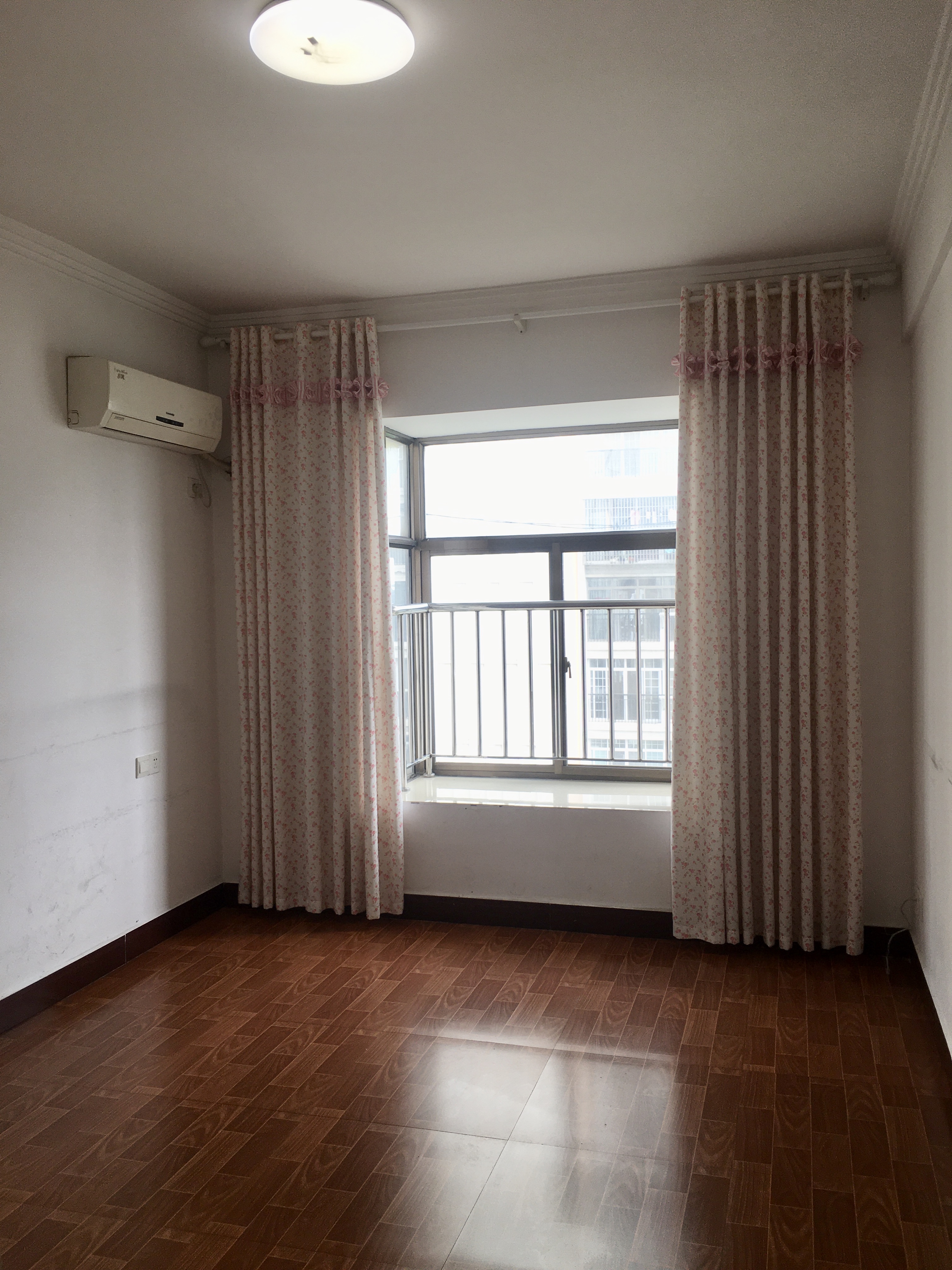 广电记者公寓 4室2厅2卫 2500.0元/月 广电记者公寓 4室2厅2卫 2500.0元/月室内图