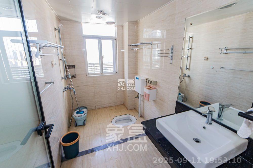 顺天黄金海岸  4室2厅2卫    3500.0元/月室内图