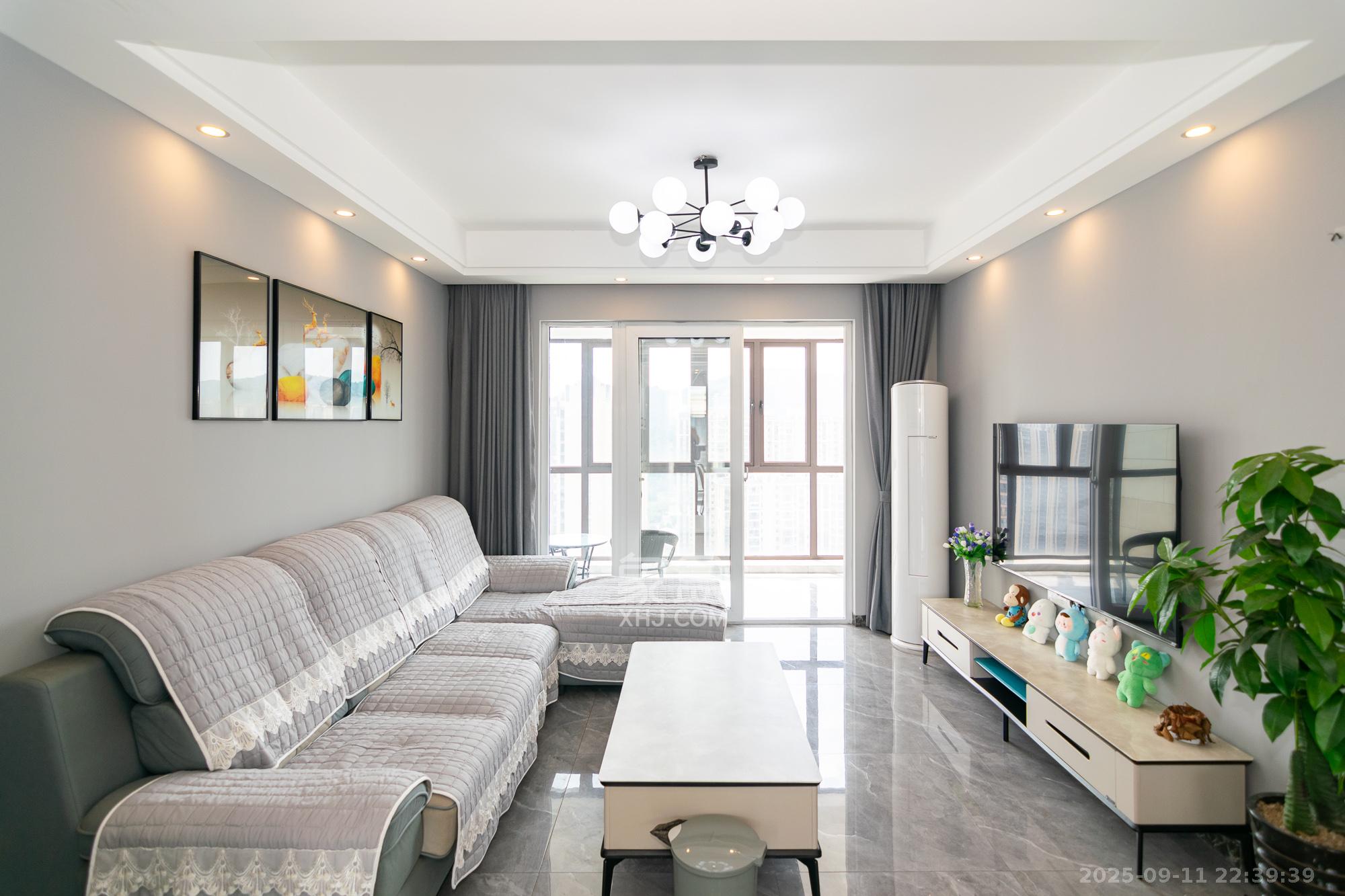 新华联梦想城  4室2厅2卫    98.0万 新华联梦想城  4室2厅2卫    98.0万客厅