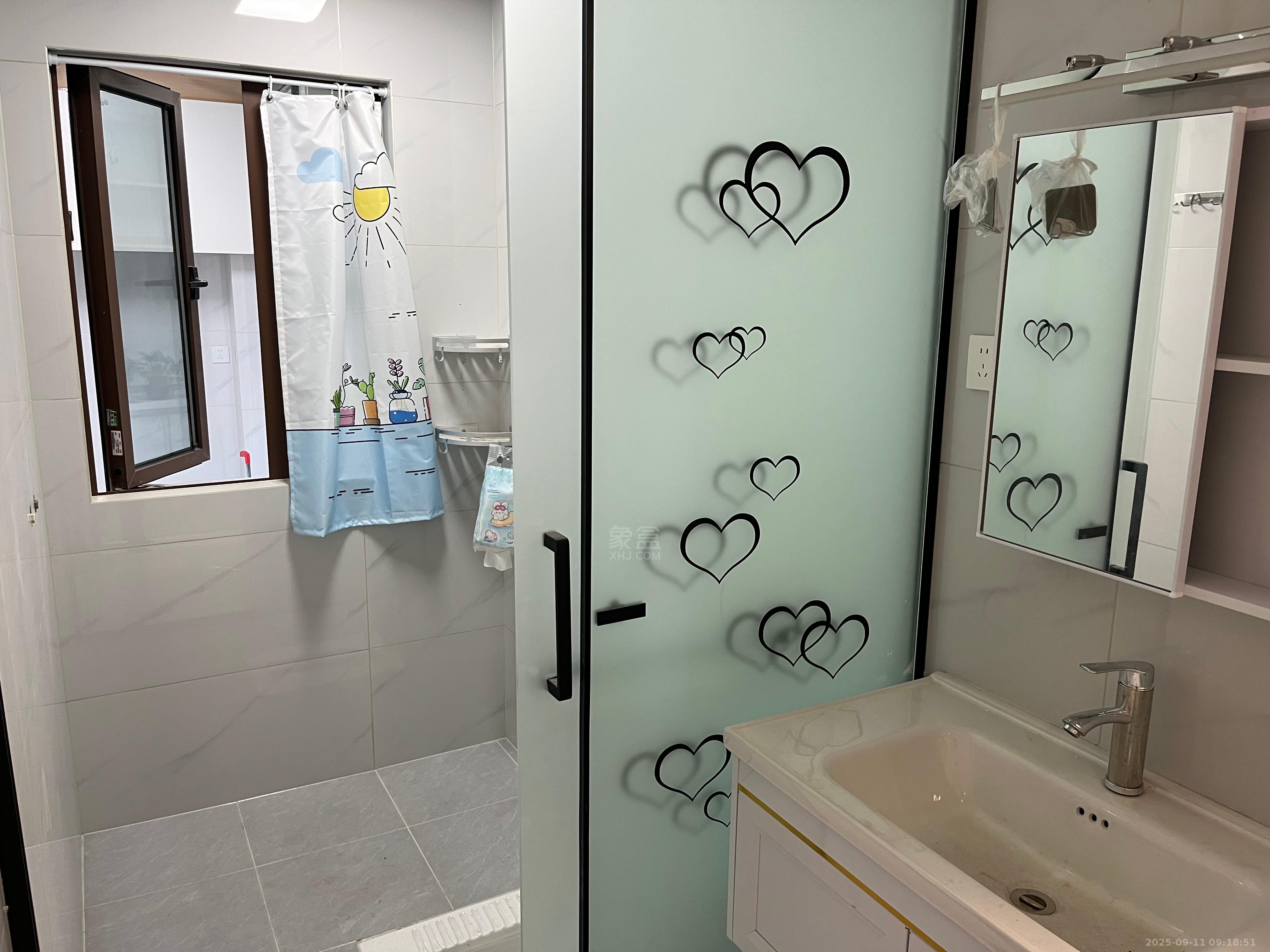 金轮津桥华府 3室2厅2卫 2200.0元/月 金轮津桥华府 3室2厅2卫 2200.0元/月室内图