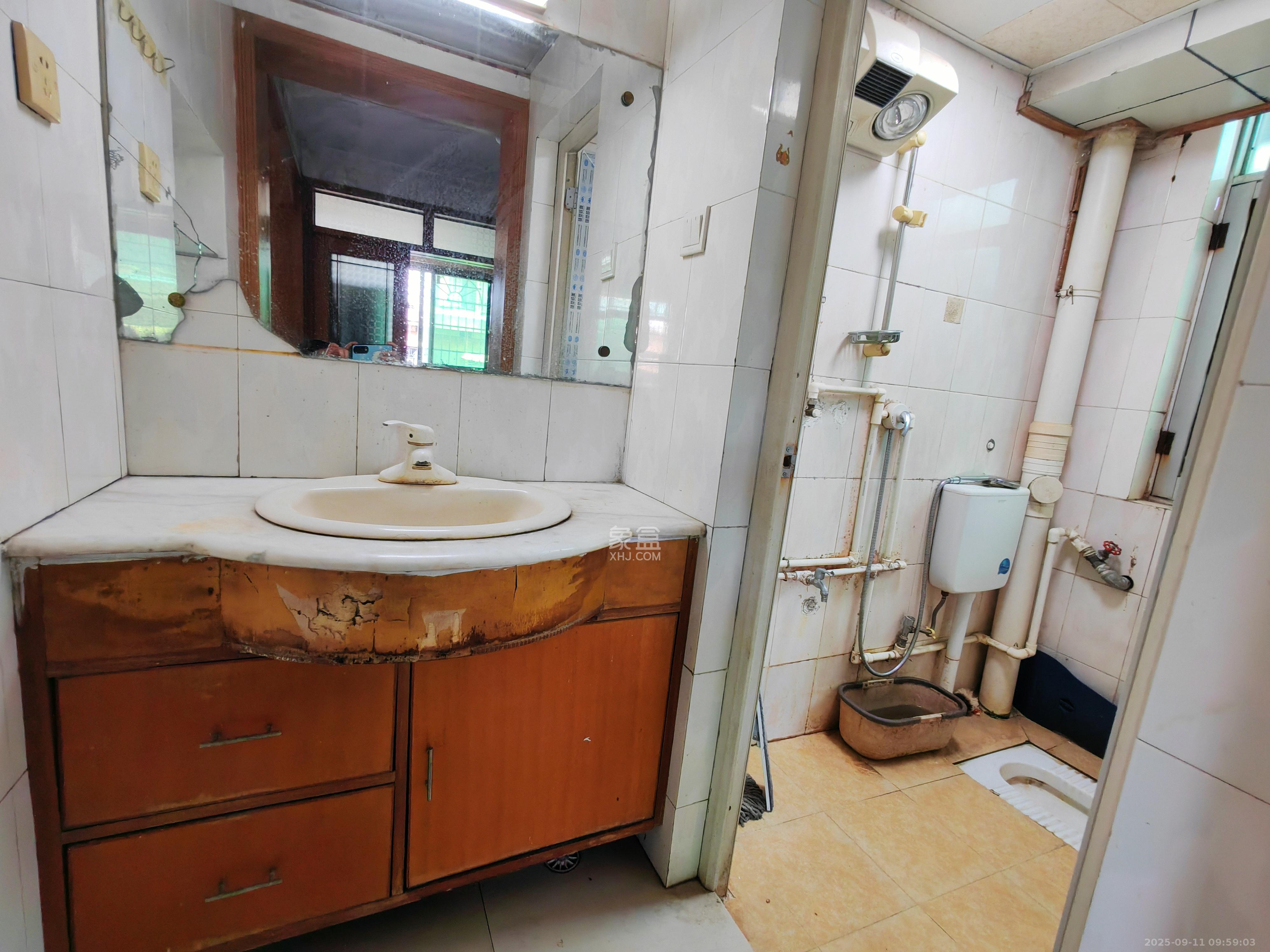 紫荆花园  3室2厅2卫    1800.0元/月室内图