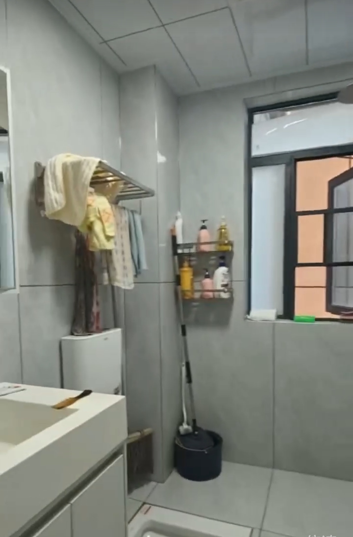 中甸.上河郡 3室2厅1卫 65.8万 中甸.上河郡 3室2厅1卫 65.8万客厅