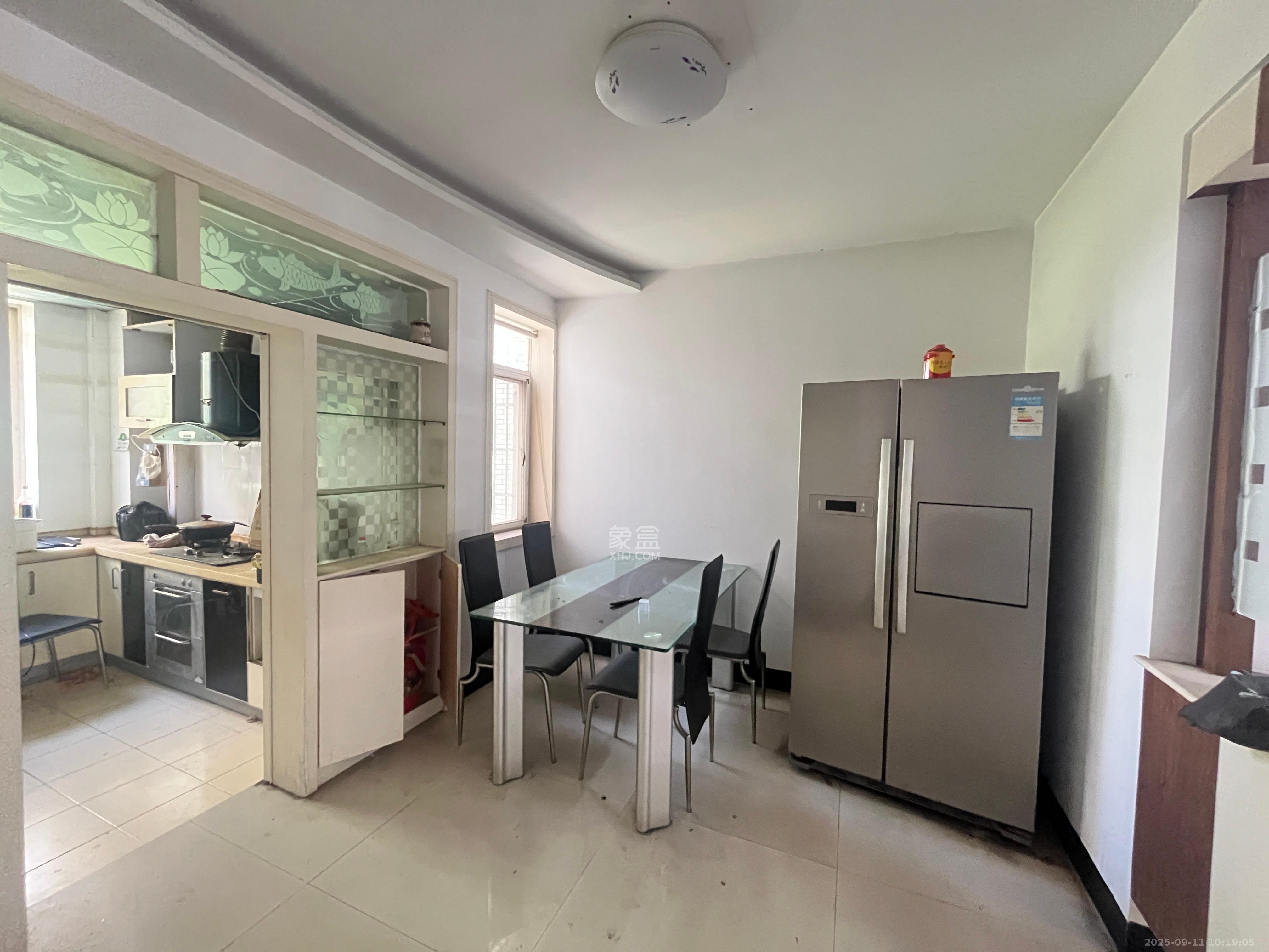 咸嘉新村西子园 3室2厅2卫 2500.0元/月 咸嘉新村西子园 3室2厅2卫 2500.0元/月室内图