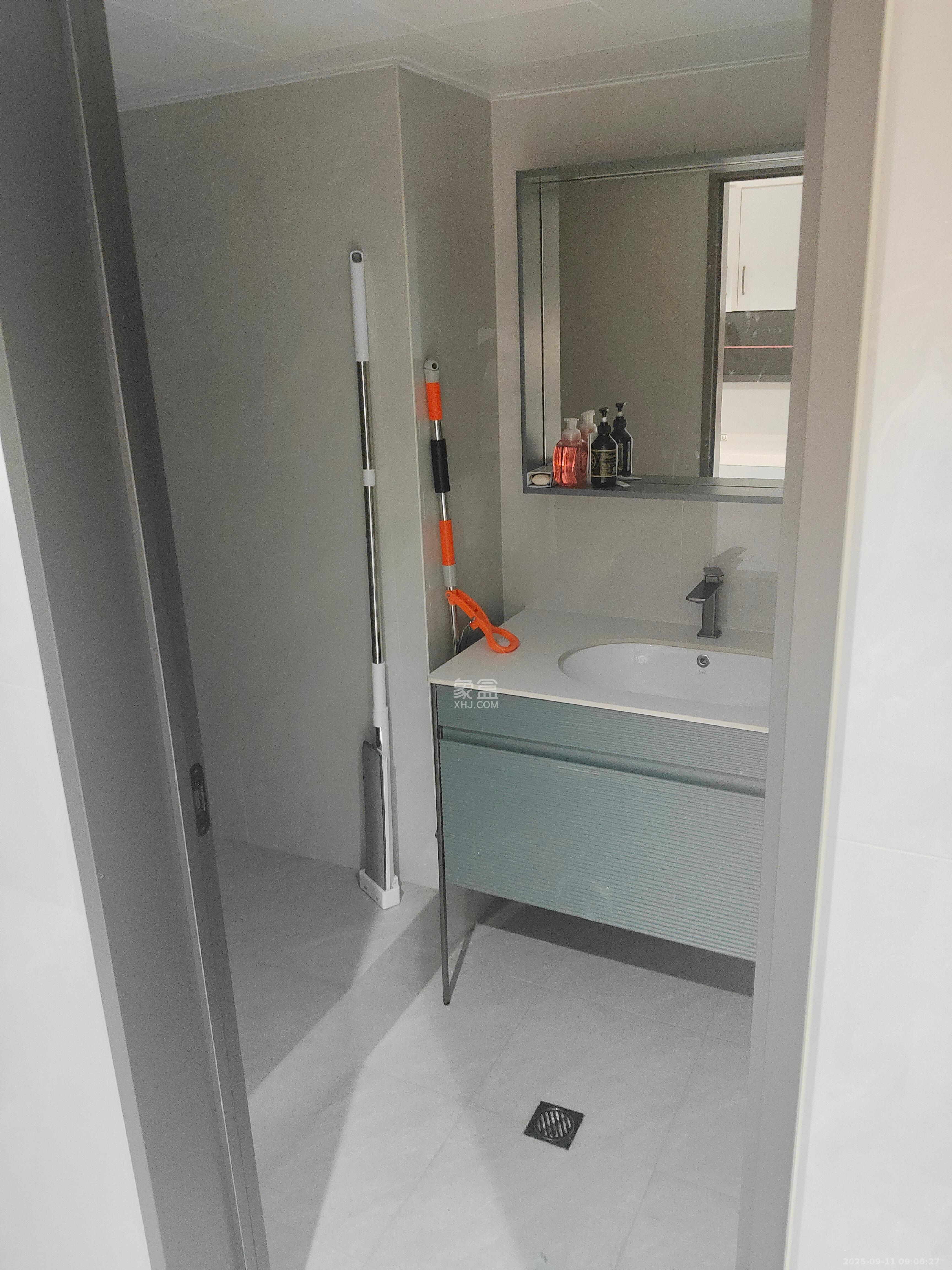 绿地V岛 1室0厅0卫 2200.0元/月 绿地V岛 1室0厅0卫 2200.0元/月室内图