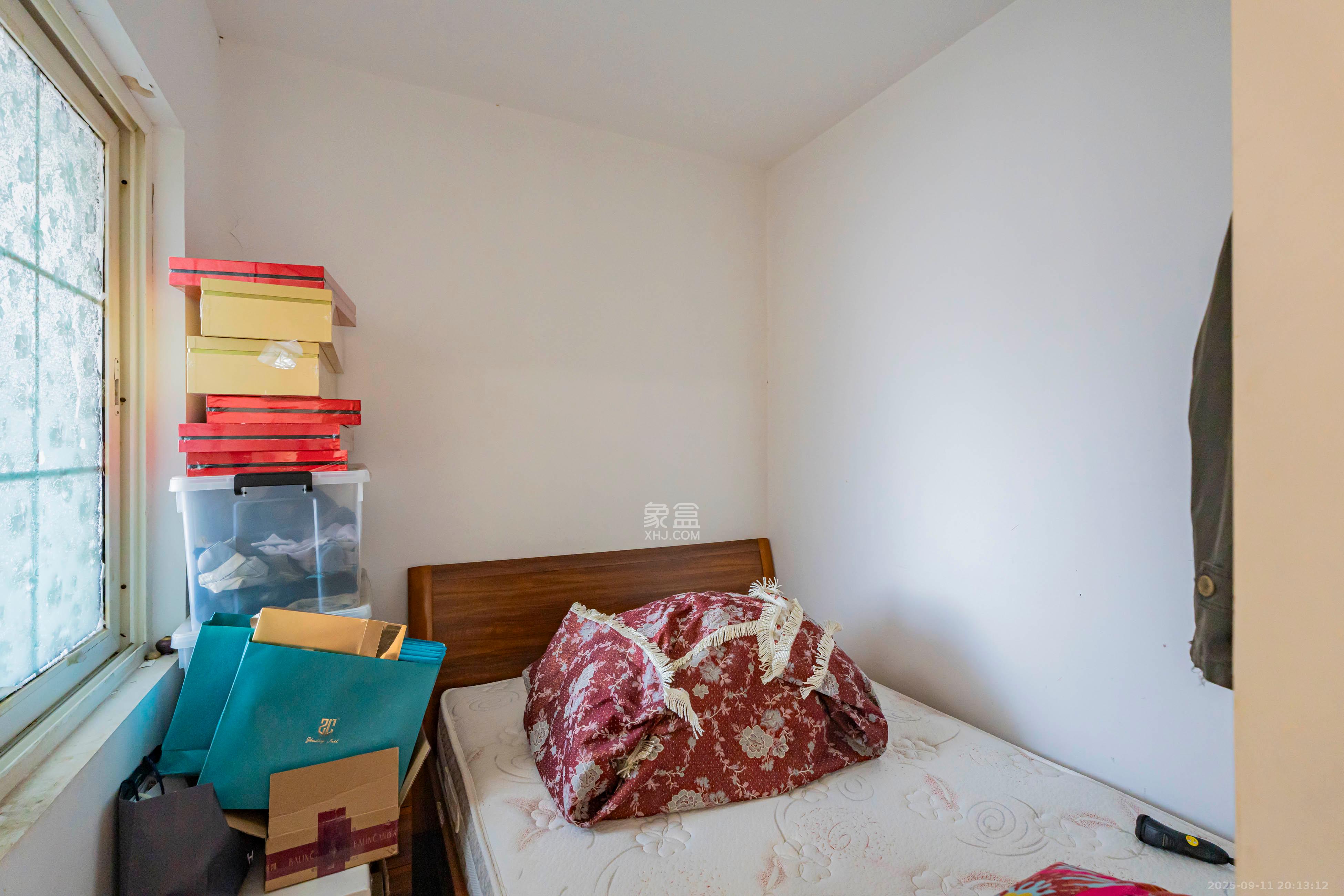 兴汉大厦  4室2厅2卫    128.0万卧室