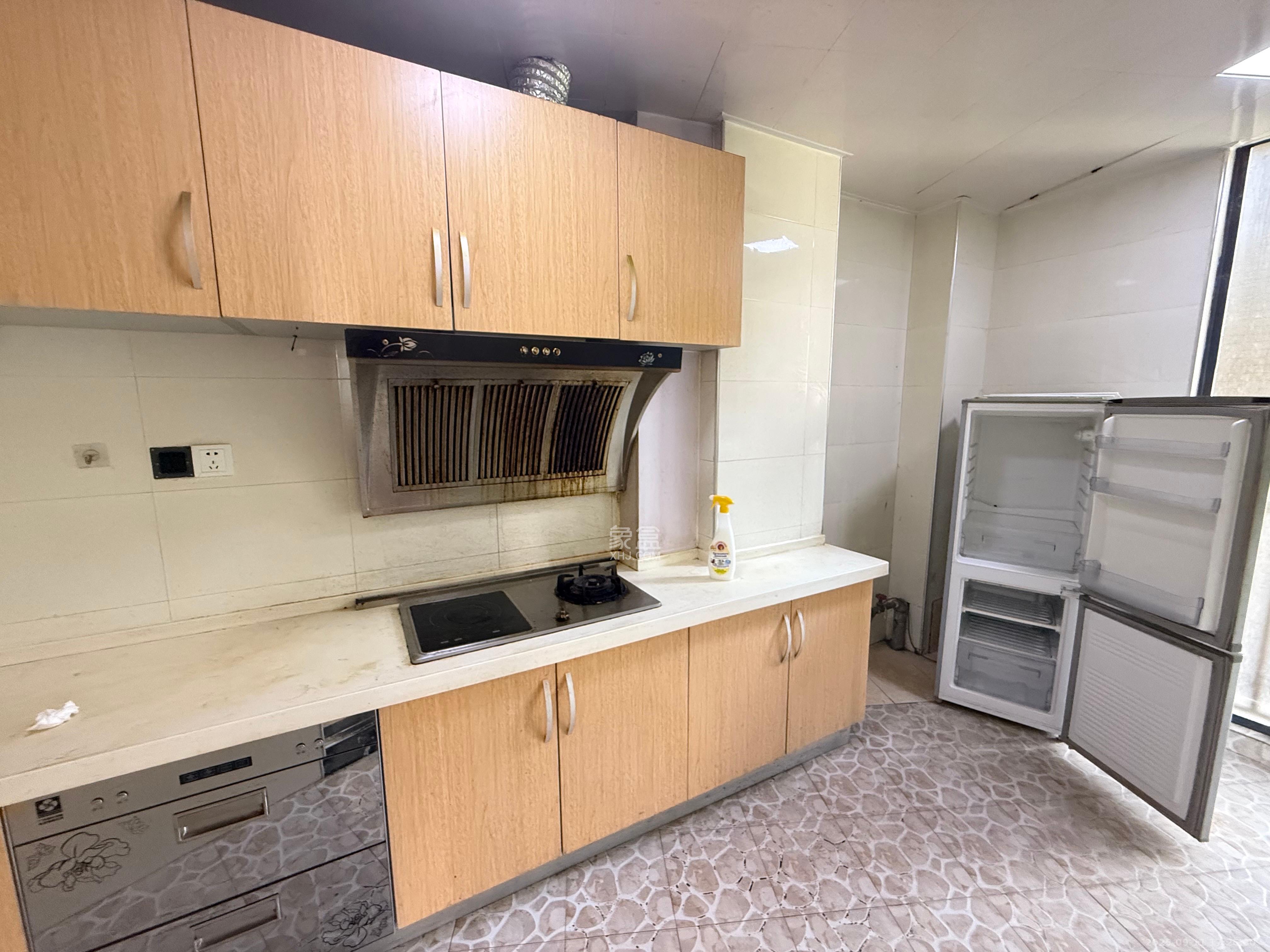 泊爱蓝湾 3室2厅1卫 1899.0元/月 泊爱蓝湾 3室2厅1卫 1899.0元/月室内图