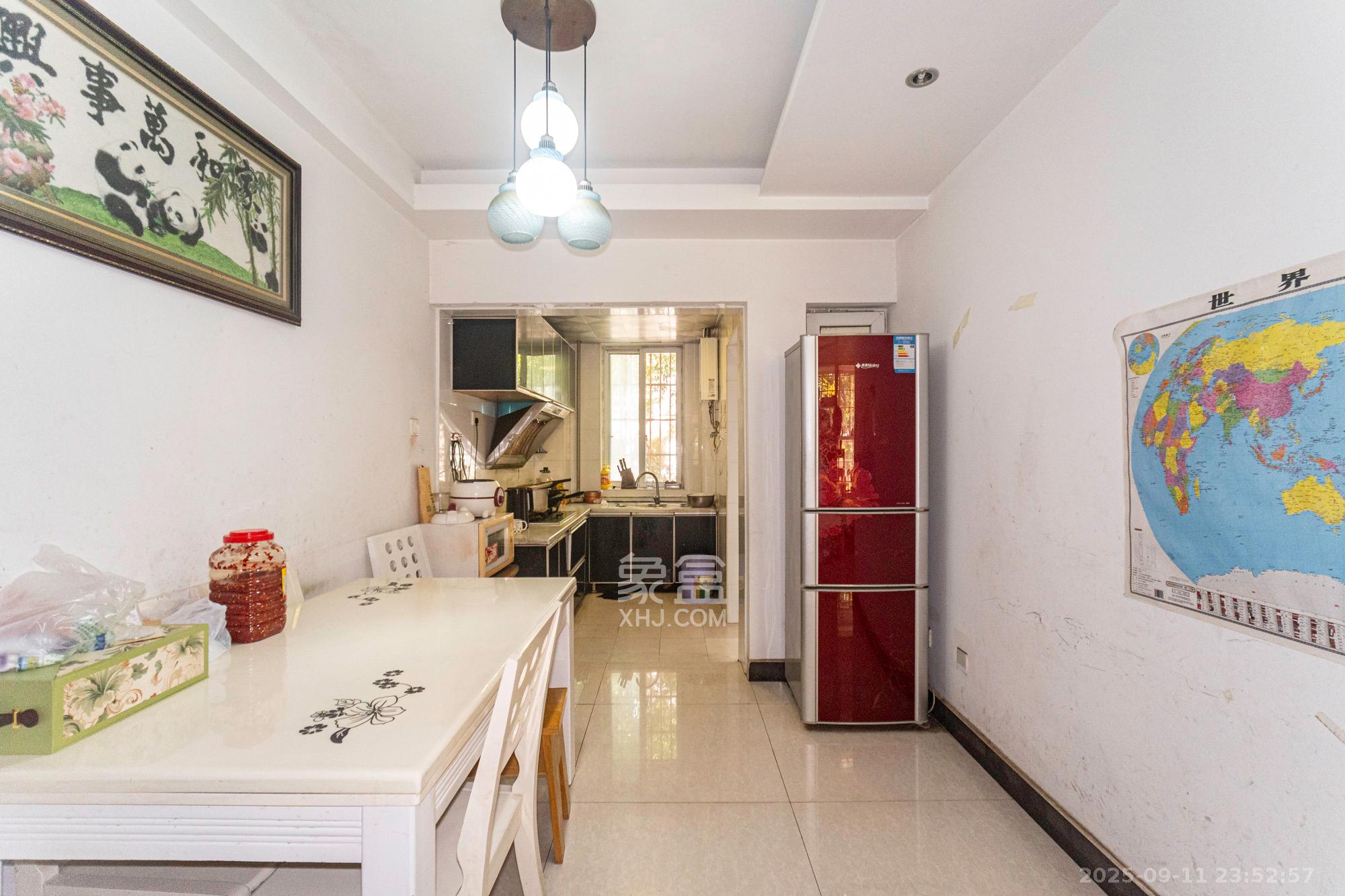 长丰星城 3室2厅1卫 37.0万 长丰星城 3室2厅1卫 37.0万客厅