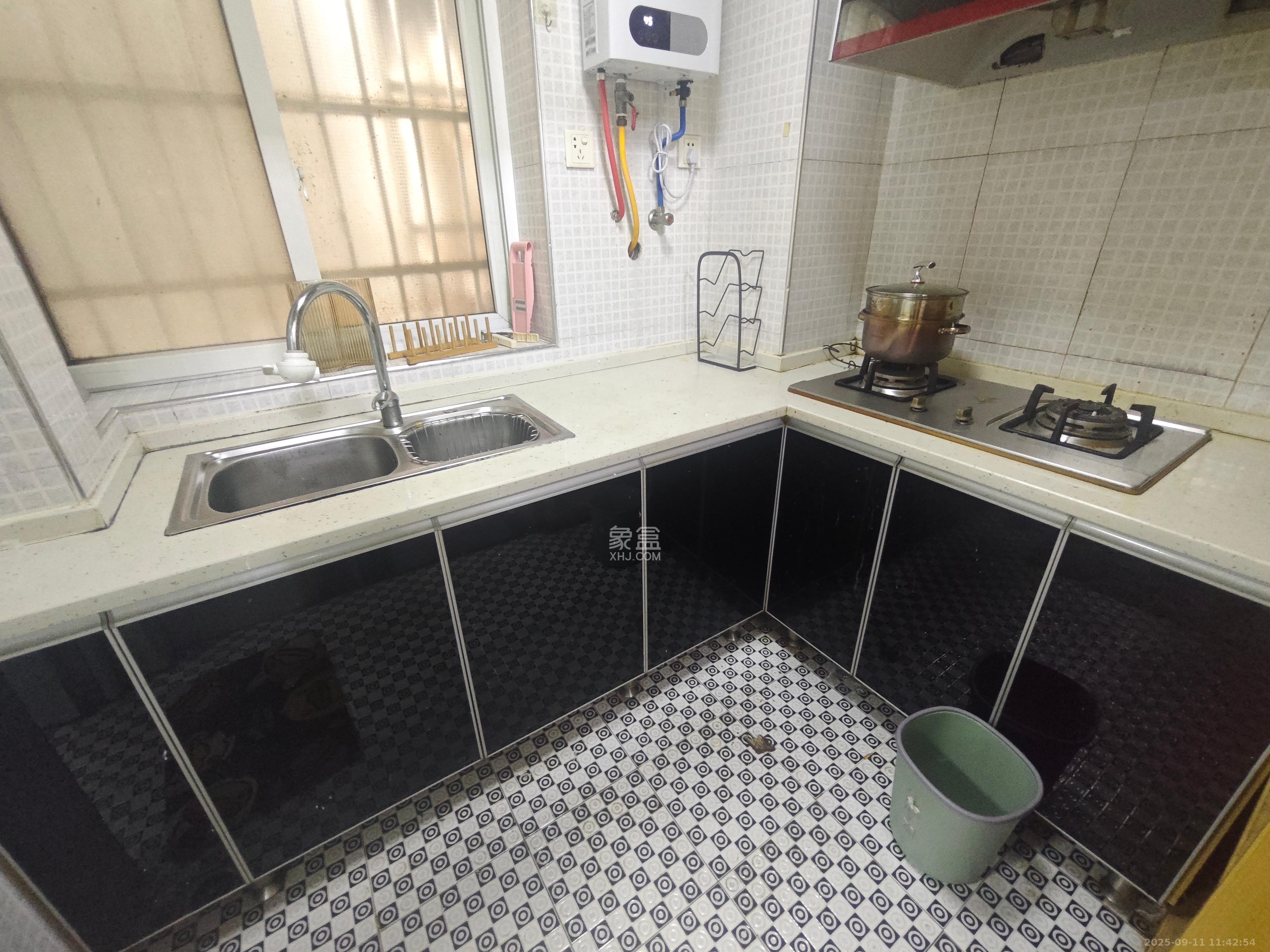 月湖兰庭  1室1厅1卫    1800.0元/月室内图