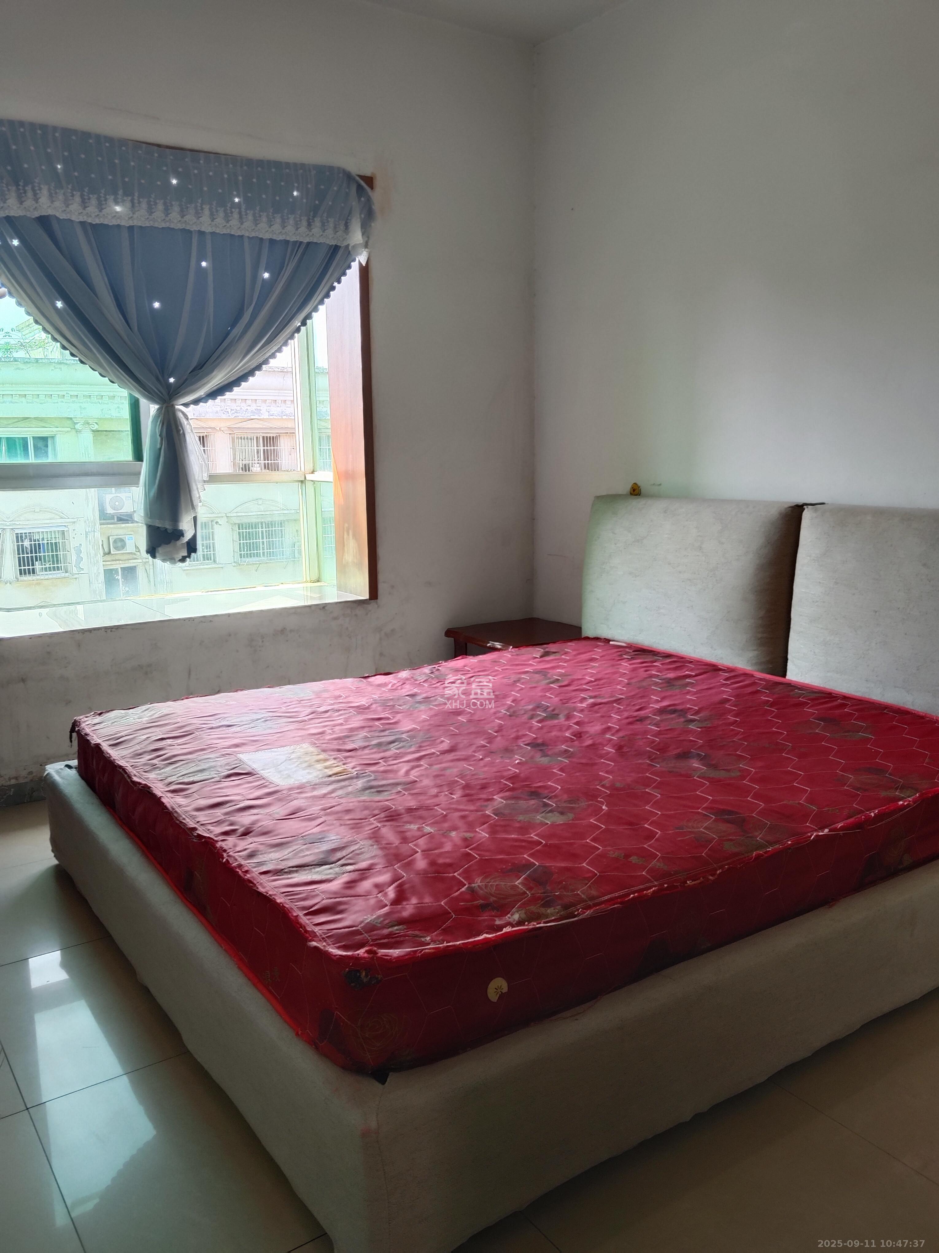 中南汽车世界  2室2厅1卫    1100.0元/月室内图