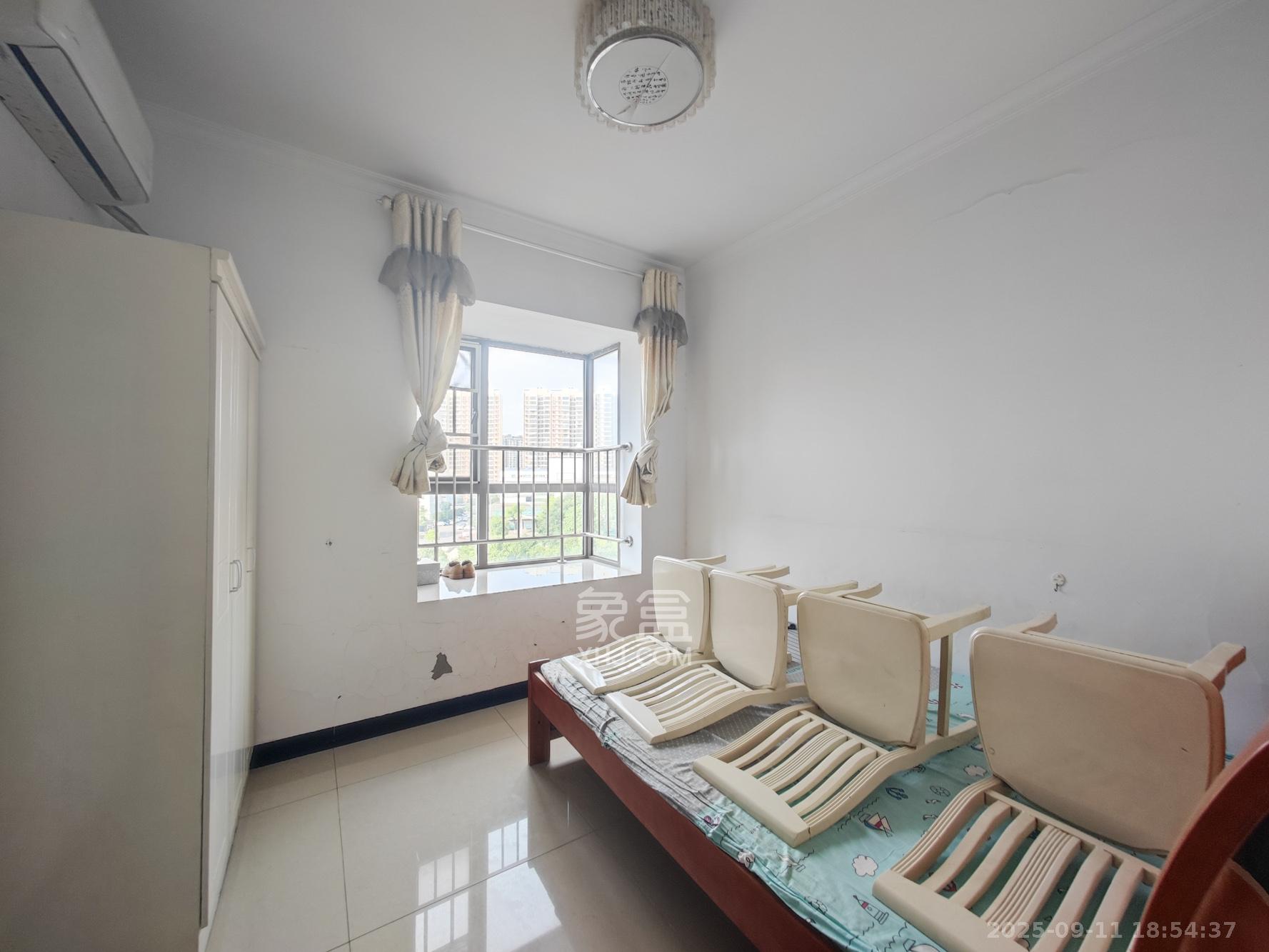 德庆水韵山城 2室2厅1卫 68.0万 德庆水韵山城 2室2厅1卫 68.0万卧室